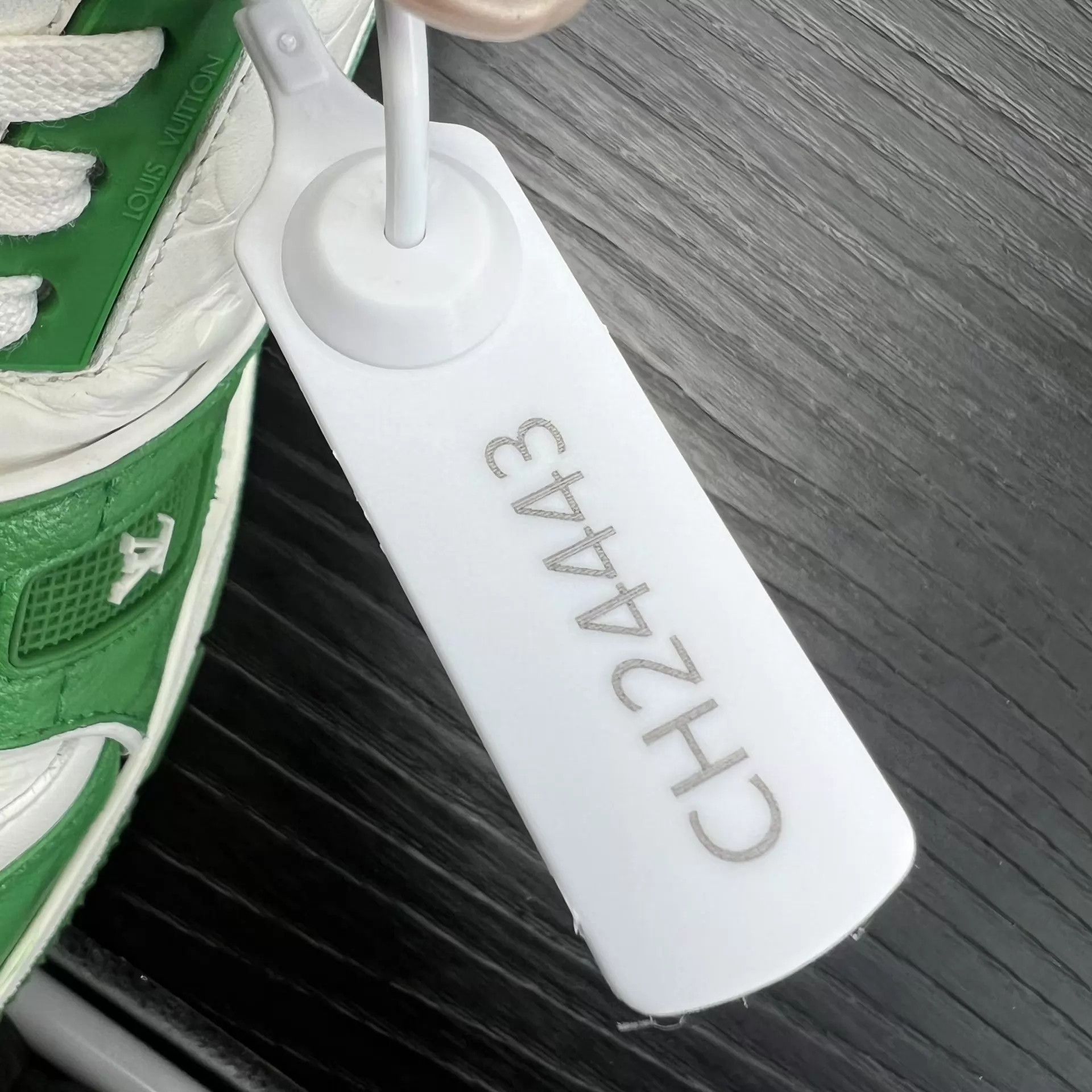 Louis Vuitton LV Trainer White Green Embossed 7.5/41.5 Mint Size US 8.5 / EU 41-42 - 9 Thumbnail