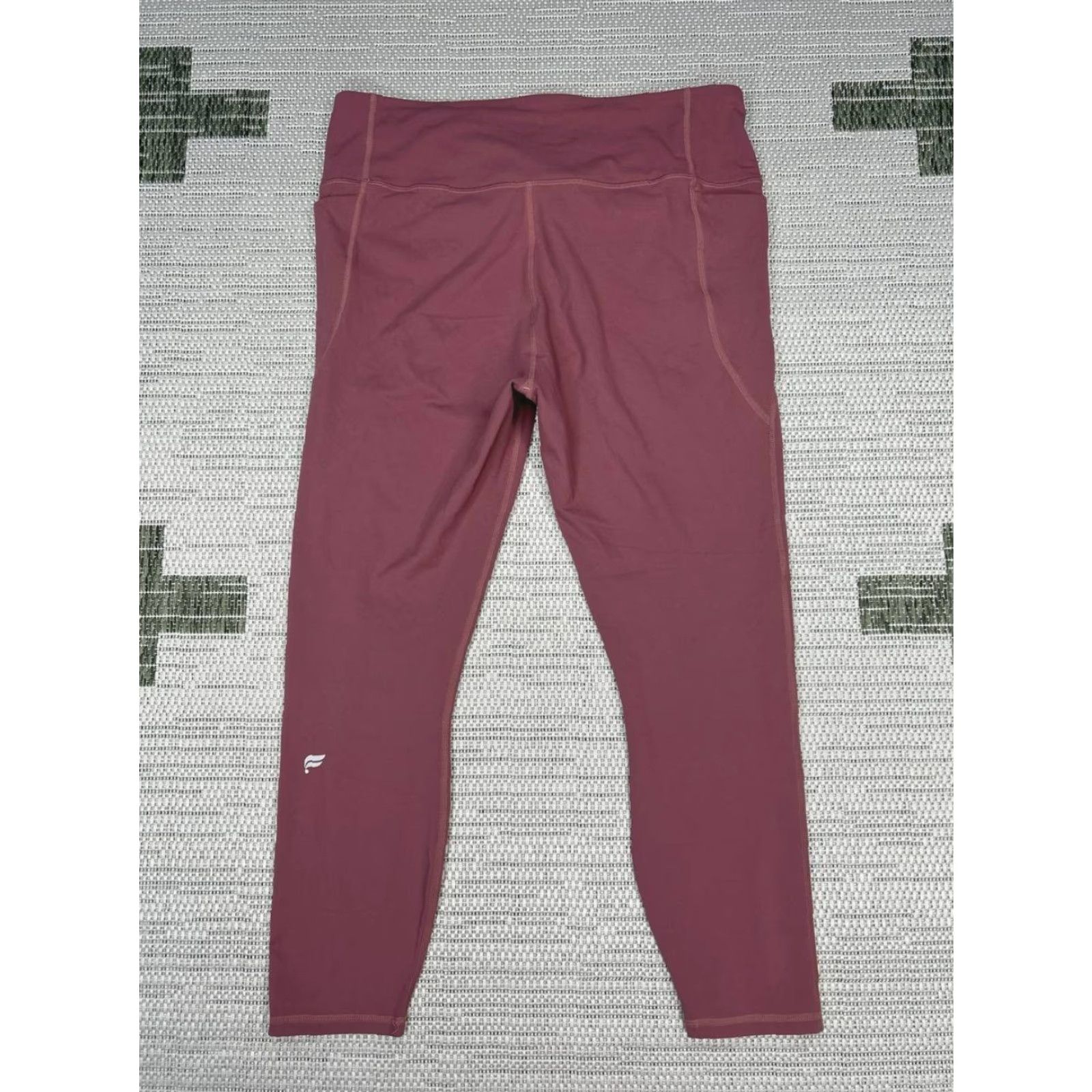 Logo 7 Pure Luxe Leggings Womens XL Red Logo Mid Rise Athleisure Crossover 7 8 Inseam 24 in Nylon Polyester Spandex Size 40" / US 18 - 2 Thumbnail