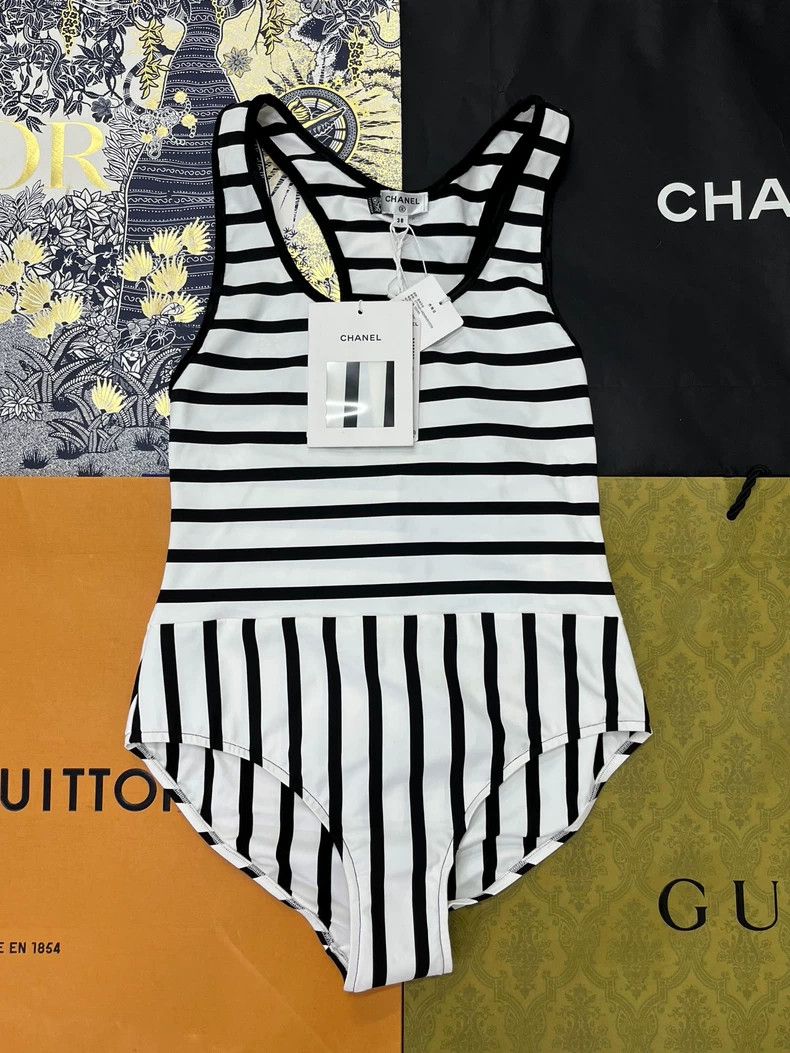 Chanel chanel Black and white striped swimsuit Size 38" / US 16 / IT 52 - 1 Thumbnail