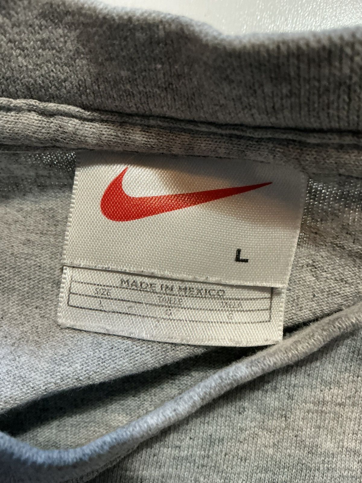 Nike Vintage Nike Basketball Baron Davis Center Swoosh T-Shirt Size US L / EU 52-54 / 3 - 6 Thumbnail