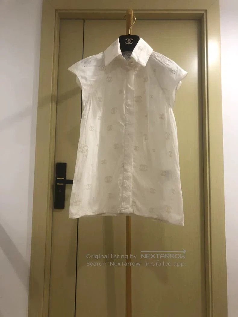 Chanel Chanel Full logo silk white shirt Size XS / US 0-2 / IT 36-38 - 1 Thumbnail