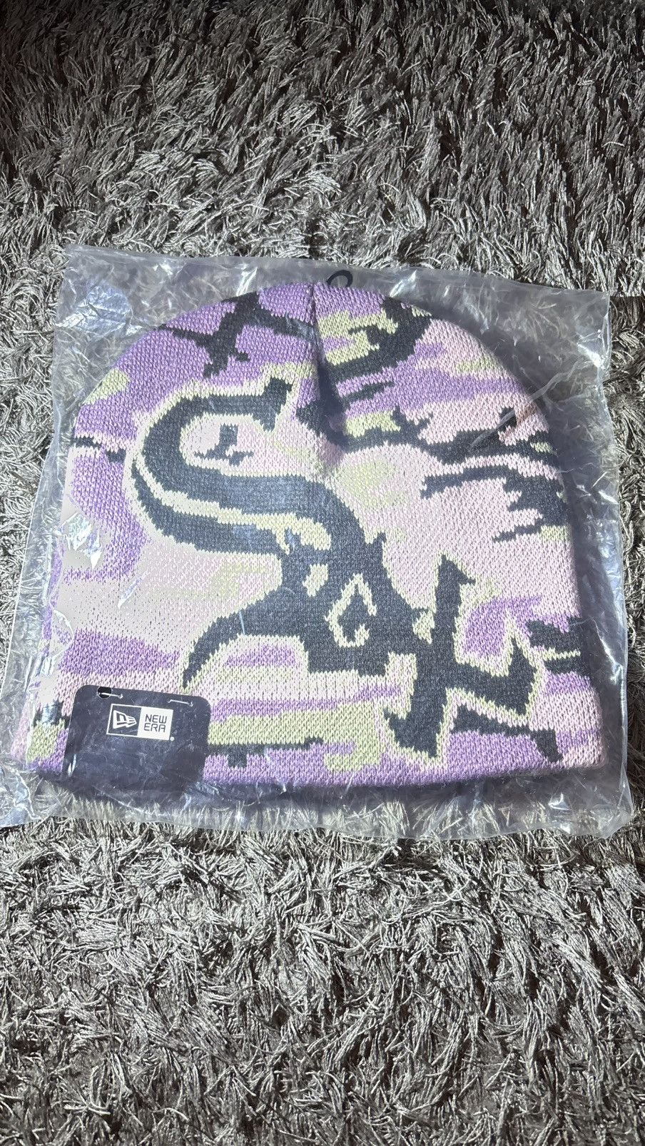 MLB × New Era × Supreme “Chicago White Sox™ New Era®” Beanie, Pink Camo (F/W 2025) Size ONE SIZE - 3 Thumbnail
