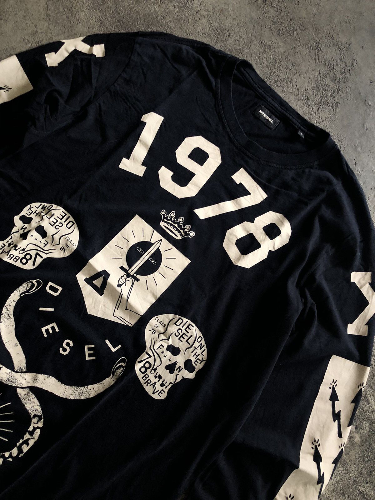 Diesel DIESEL LONG SLEEVE ILLUMINATI SKULL DESIGN Size US L / EU 52-54 / 3 - 5 Thumbnail