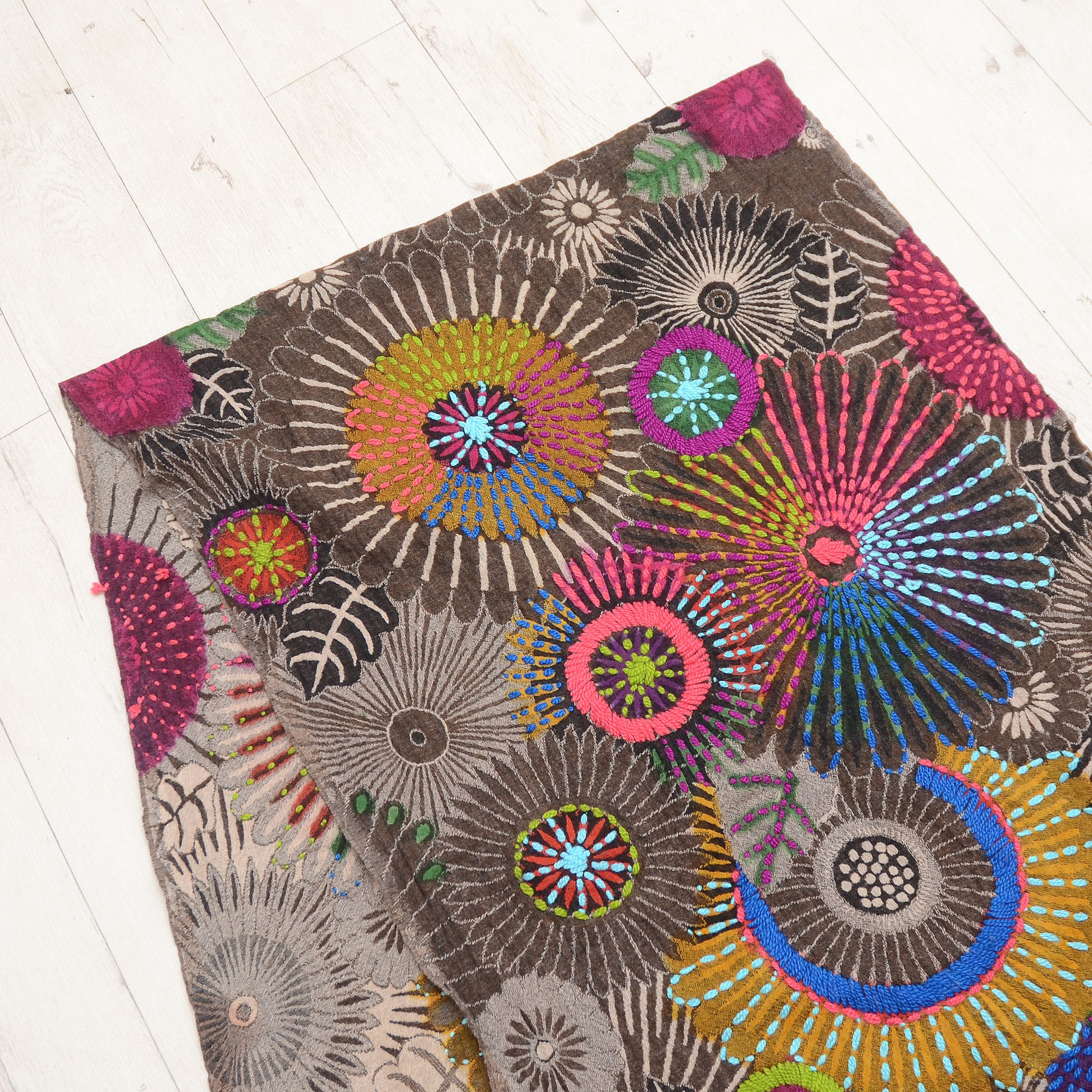 Other Mel & Davis New York 100% Wool Flower Scarf Shawl Big Size Size ONE SIZE - 4 Thumbnail
