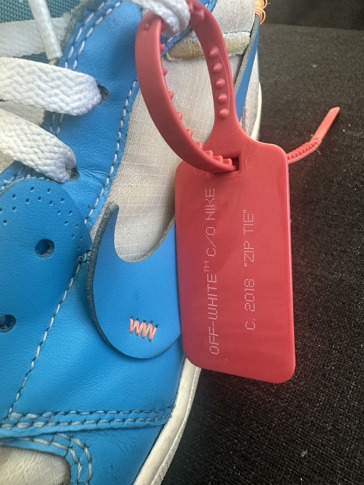 Jordan Brand × Off-White Off-White Jordan 1 Retro High OG “UNC” Size US 11.5 / EU 44-45 - 4 Thumbnail