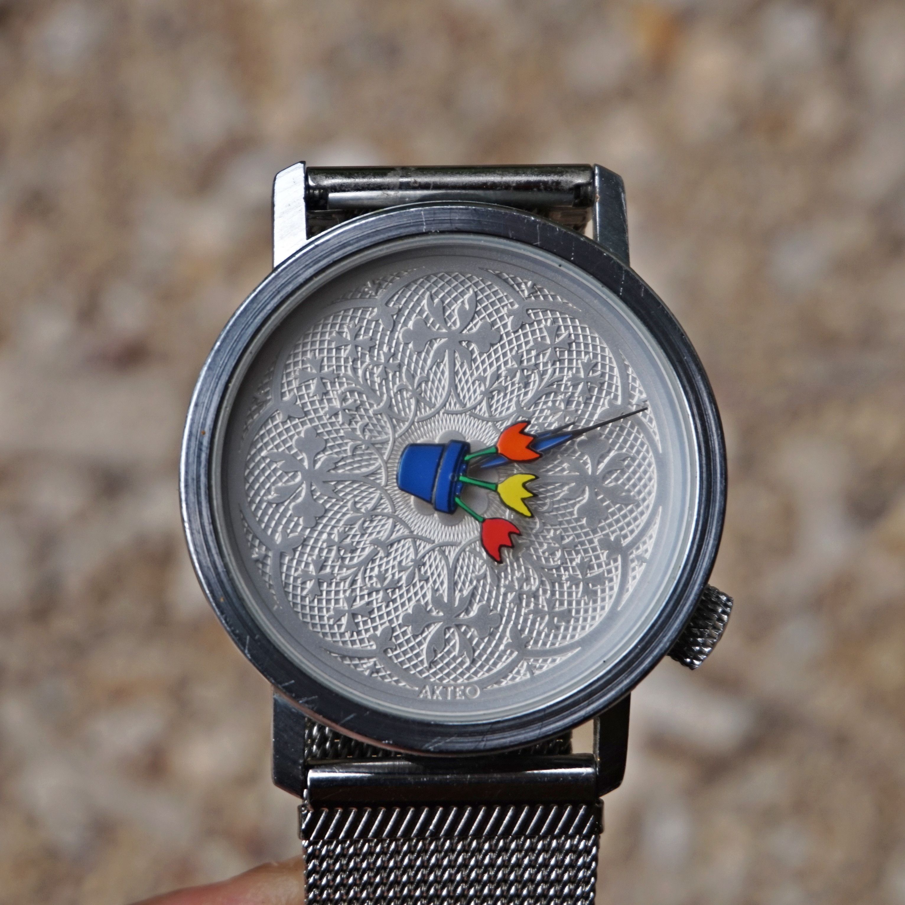 Vintage Akteo France Flower Vase tablecloth design watch  display picture 2