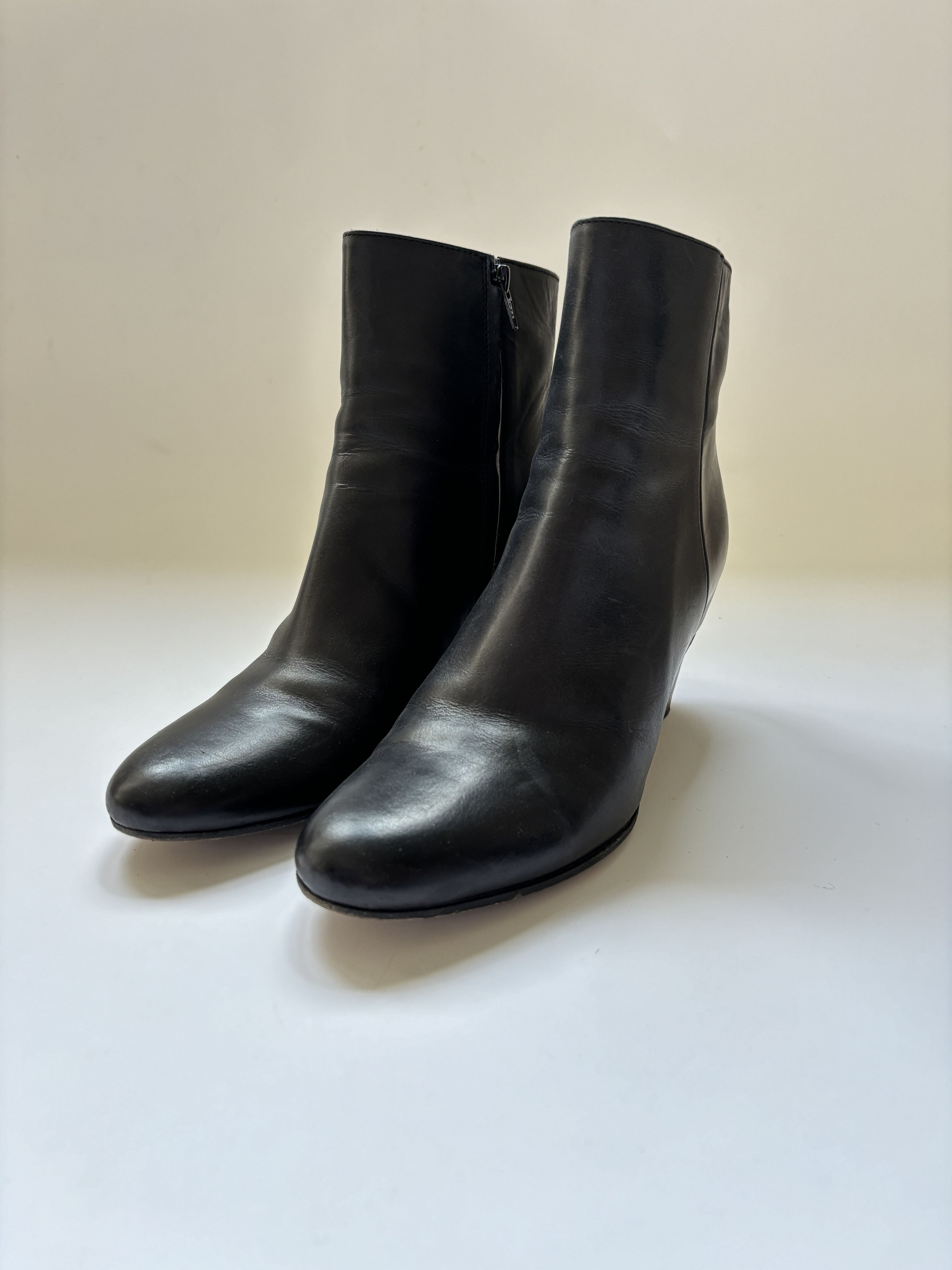 Maison Margiela ⚡️QUICK SALE⚡️Maison Margiela Black Leather Ankle Boots Size US 7 / IT 37 - 2 Thumbnail