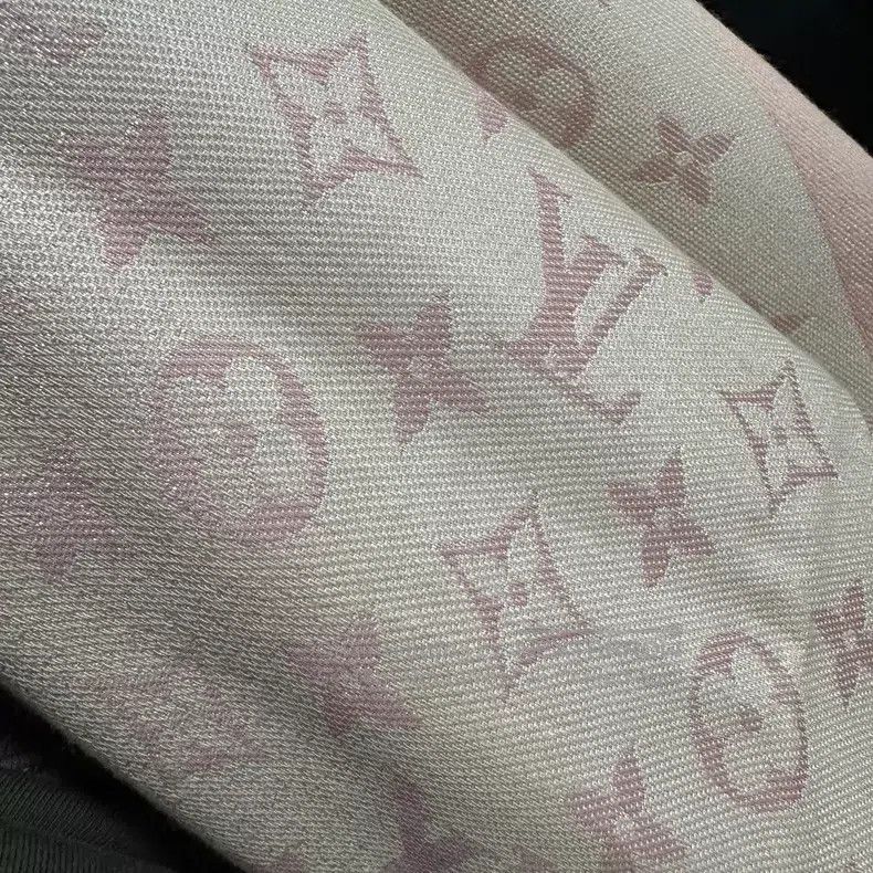 Louis Vuitton Louis Vuitton Chameleon Full Seal scarf Size ONE SIZE - 4 Thumbnail