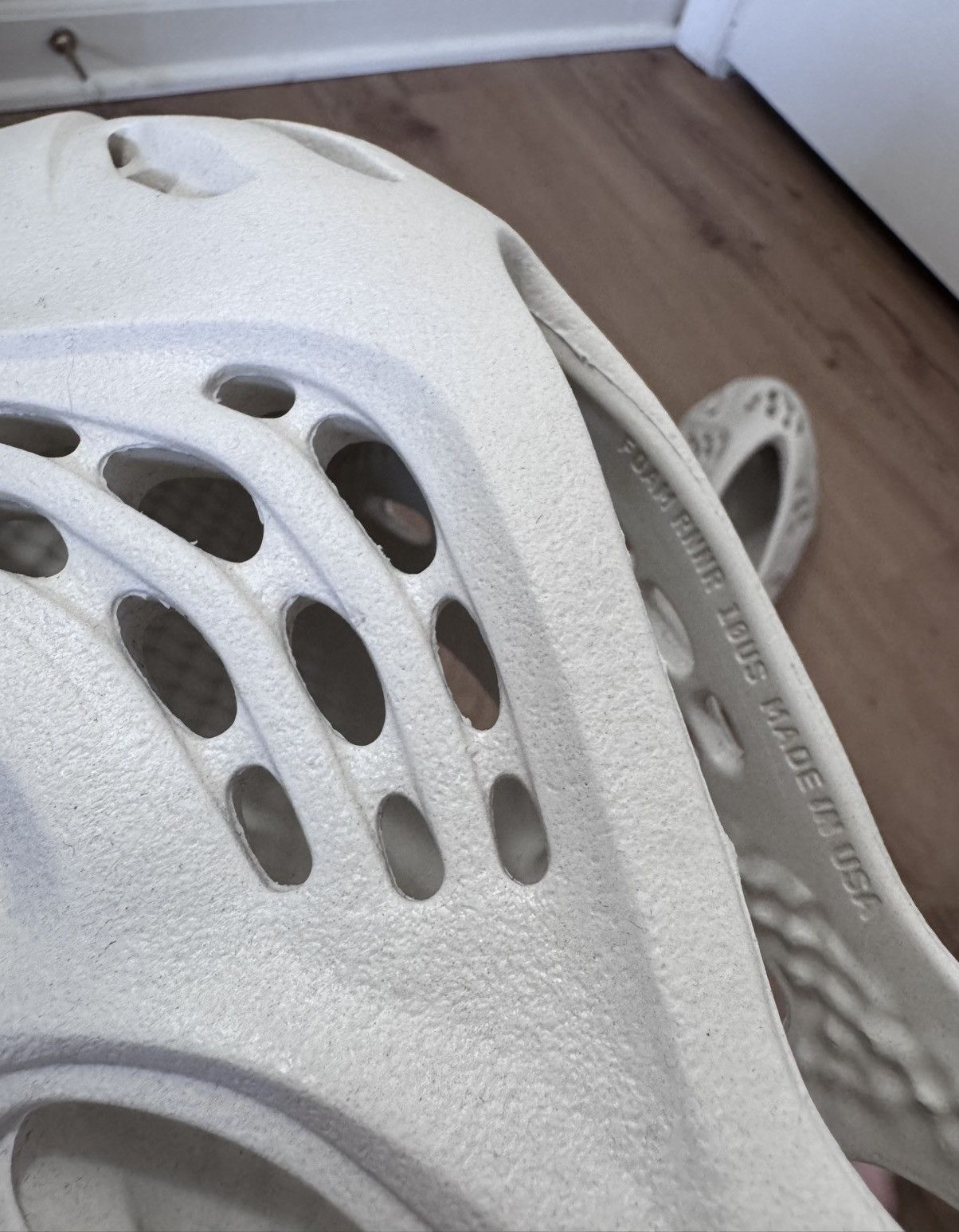 Adidas Adidas Yeezy Foam RNNR Sand Size US 10 / EU 43 - 17 Thumbnail