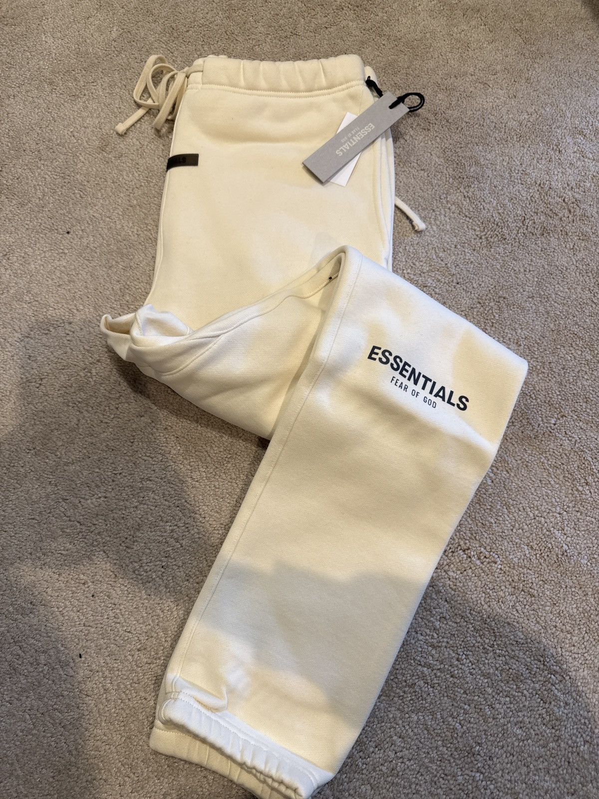 Fear of God Fear of God Essentials buttecream sweatpants Brand New S Size US 31 - 1 Thumbnail