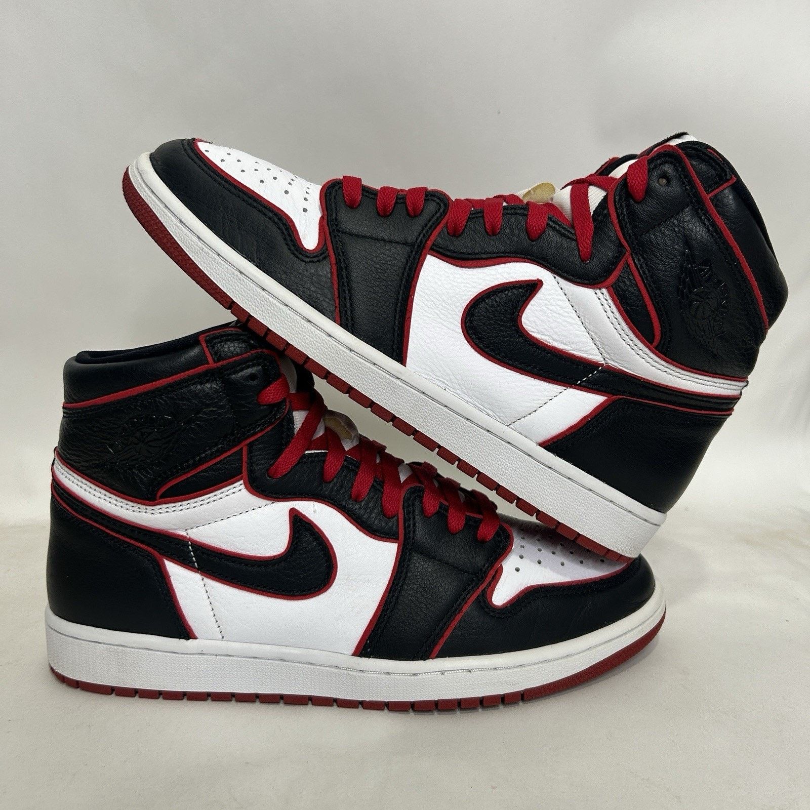 Nike Nike Air Jordan 1 Retro High OG “Bloodline” Size US 10.5 / EU 43-44 - 1 Thumbnail