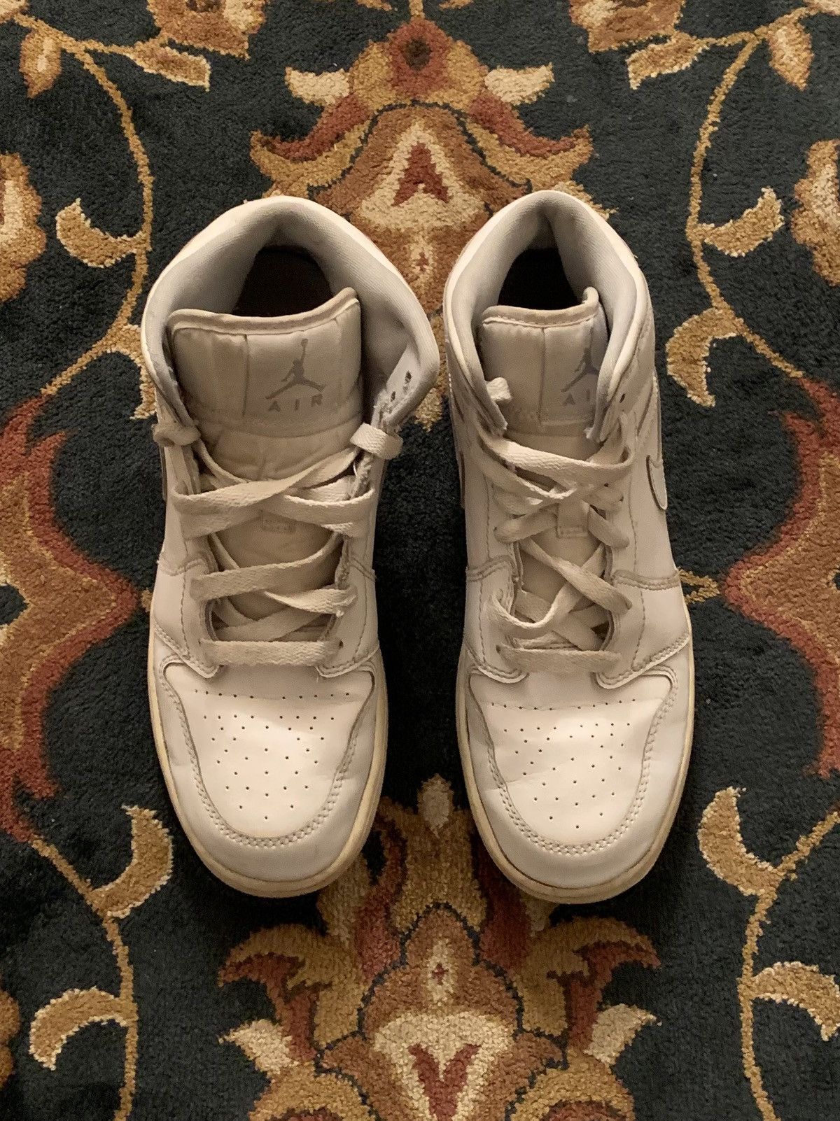 Jordan Brand Vintage Y2K Air Jordan 1 Retro Mid White Wolf Grey Sneakers Size US 6 / EU 39 - 3 Thumbnail