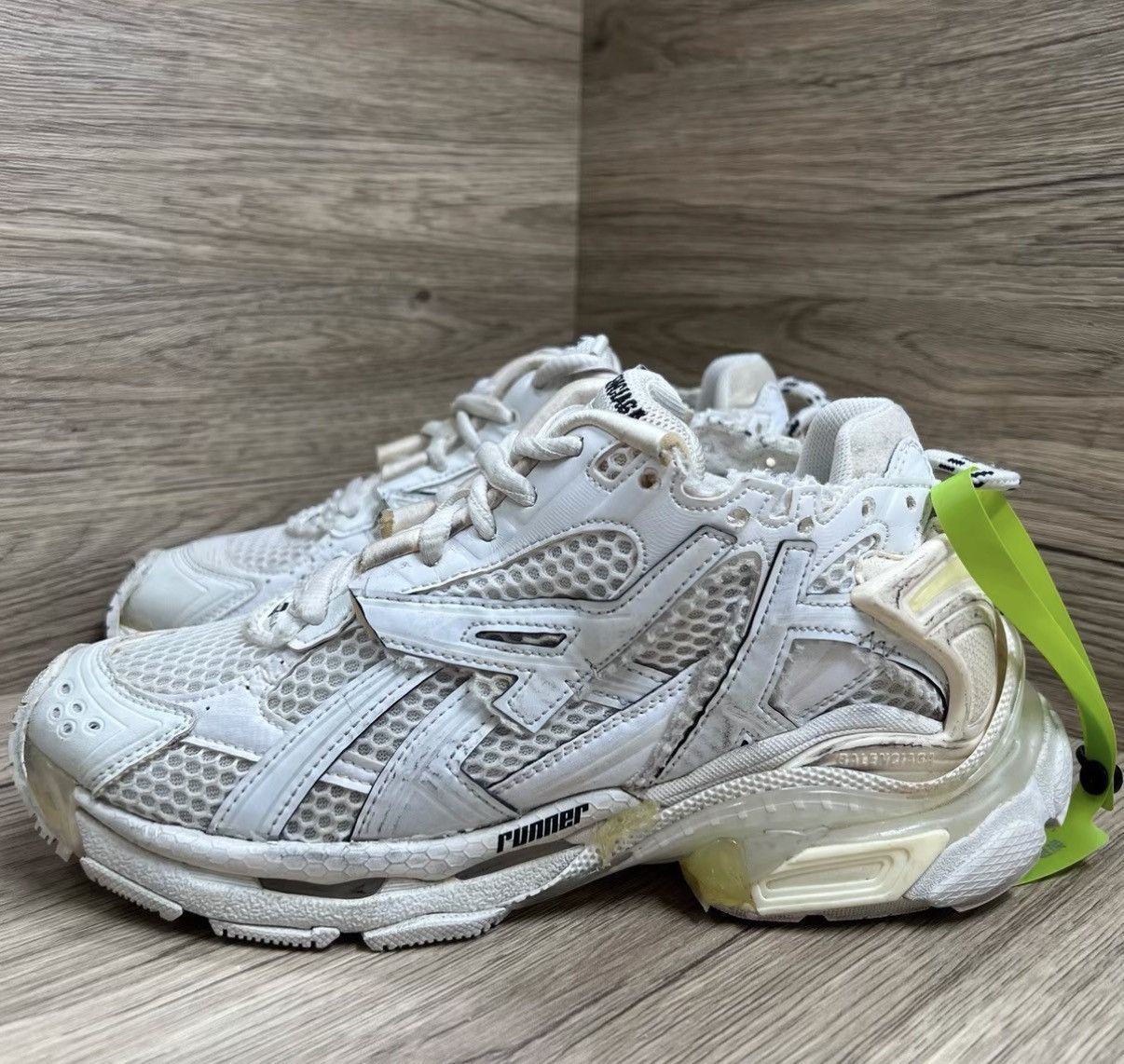 Balenciaga Balenciaga Runner White Vintage Sneakers J41 Size US 6 / IT 36 - 1 Thumbnail