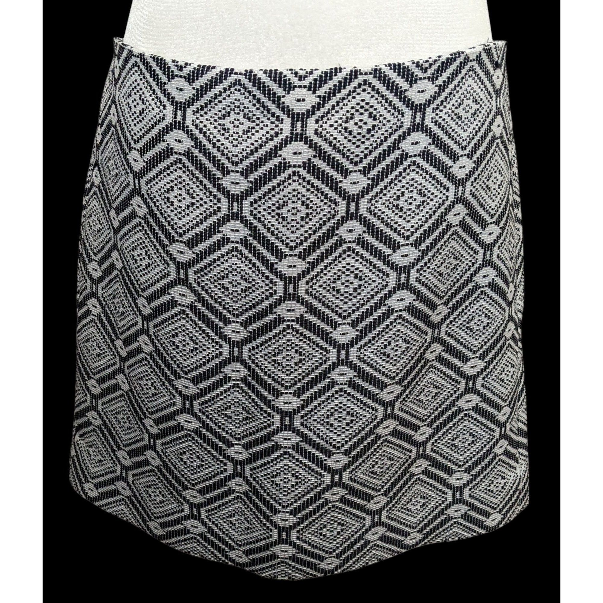 J.Crew J.Crew Black And White Diamon Jacquard Mini Skirt Size 30" / US 8 / IT 44 - 1 Thumbnail