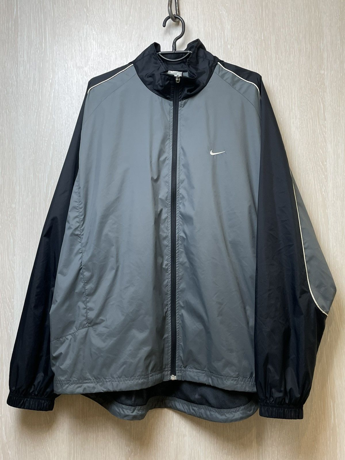 Nike vintage Nike black and gray windbreaker track jacket Size US XL / EU 56 / 4 - 1 Thumbnail