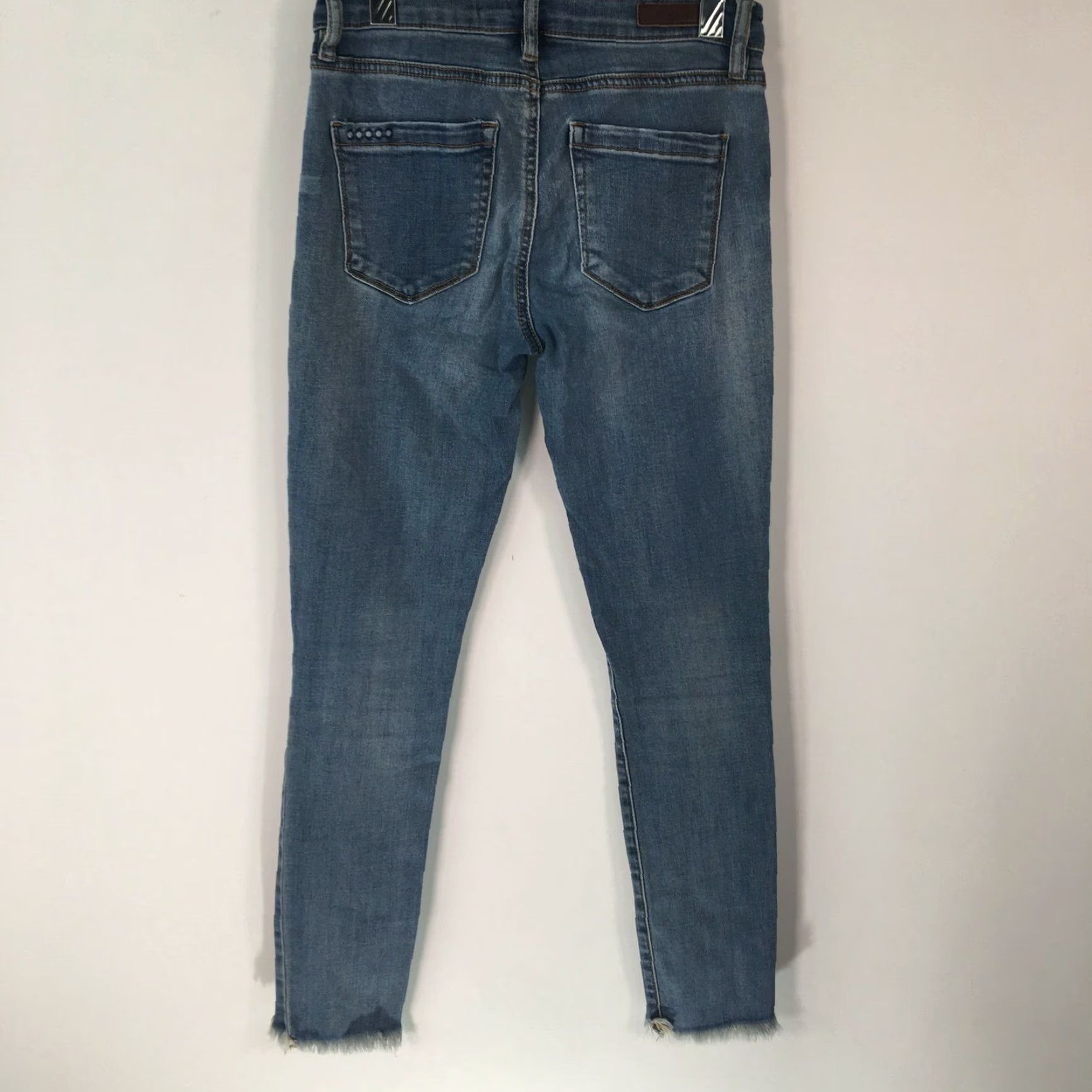 Vintage Blank NYC Jeans Skinny Blue Denim Cropped Regular Fit Distressed Cropped Skinny Blue Denim Jeans Size 25 Womens Size 42" / US 20 - 2 Thumbnail