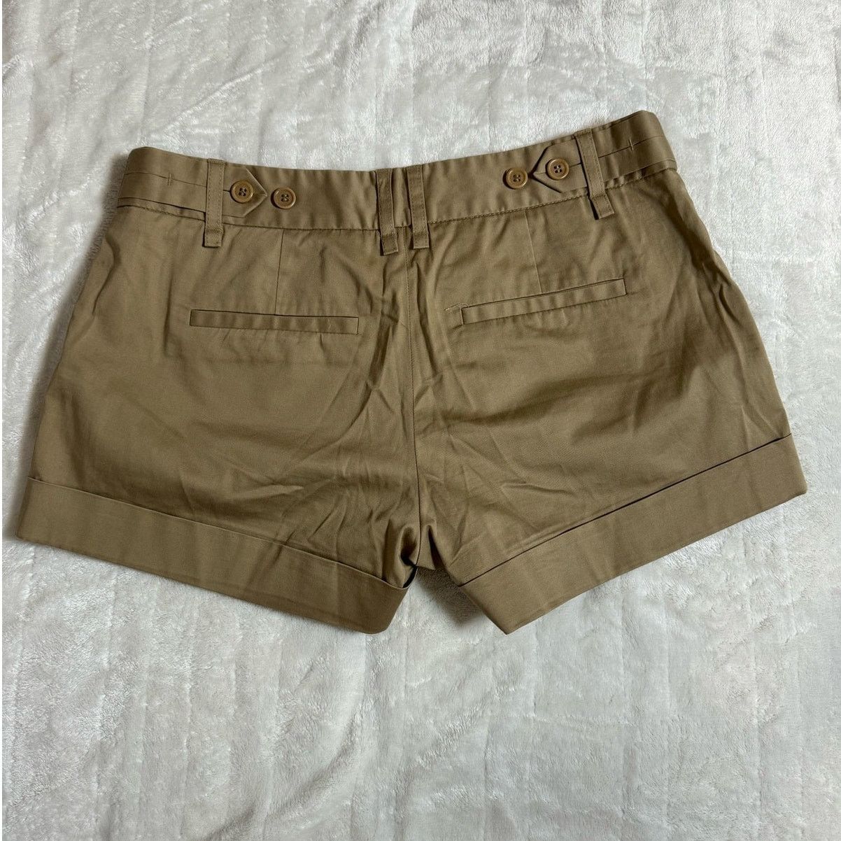 Bcbgmaxazria BCBG MAX AZRIA Khaki Trousers Casual Women's Shorts Size 6 Size 28" / US 6 / IT 42 - 2 Thumbnail