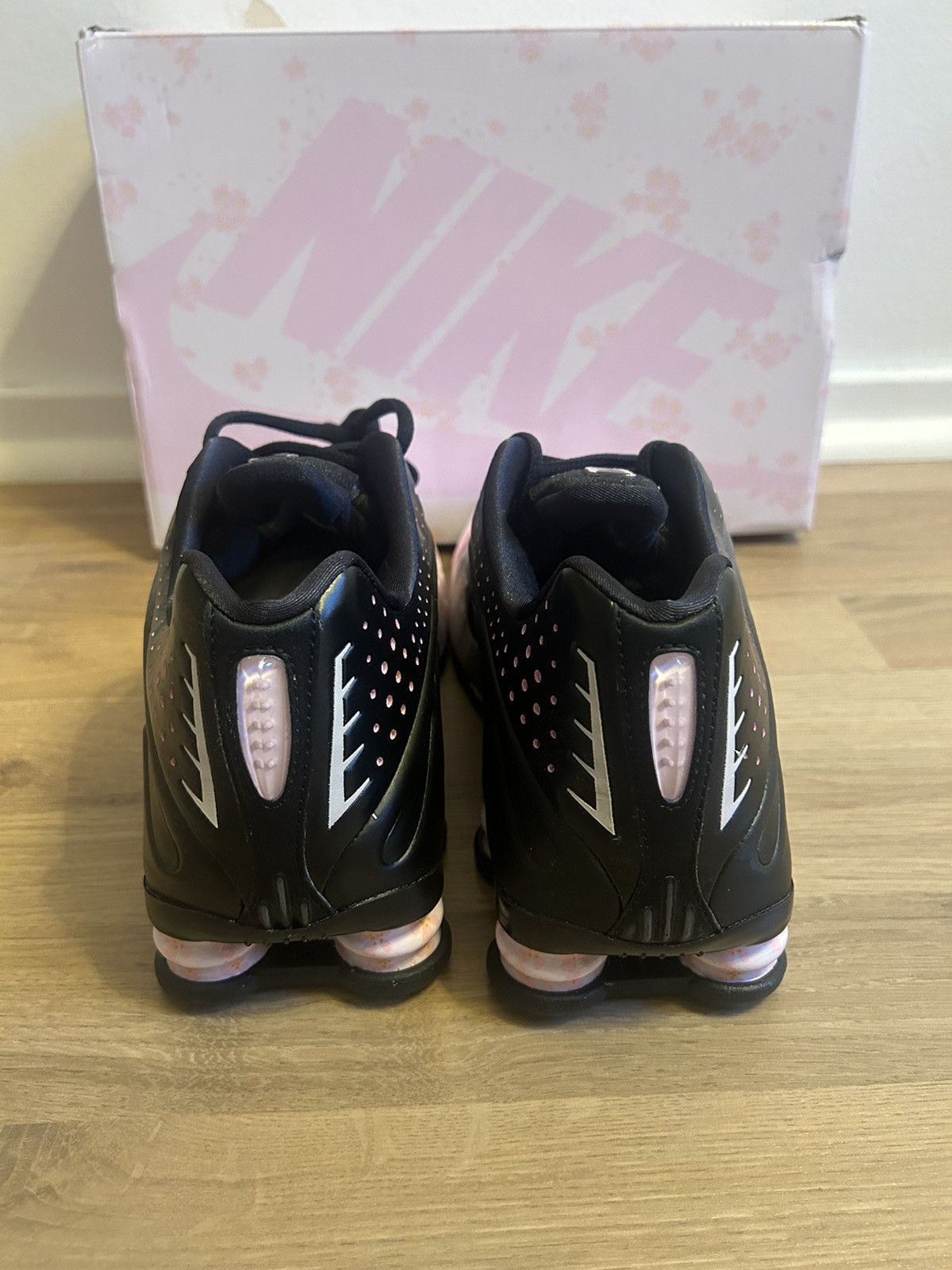 Nike Nike Shox R4 Sakura - Brand New Size US 9 / EU 42 - 4 Thumbnail