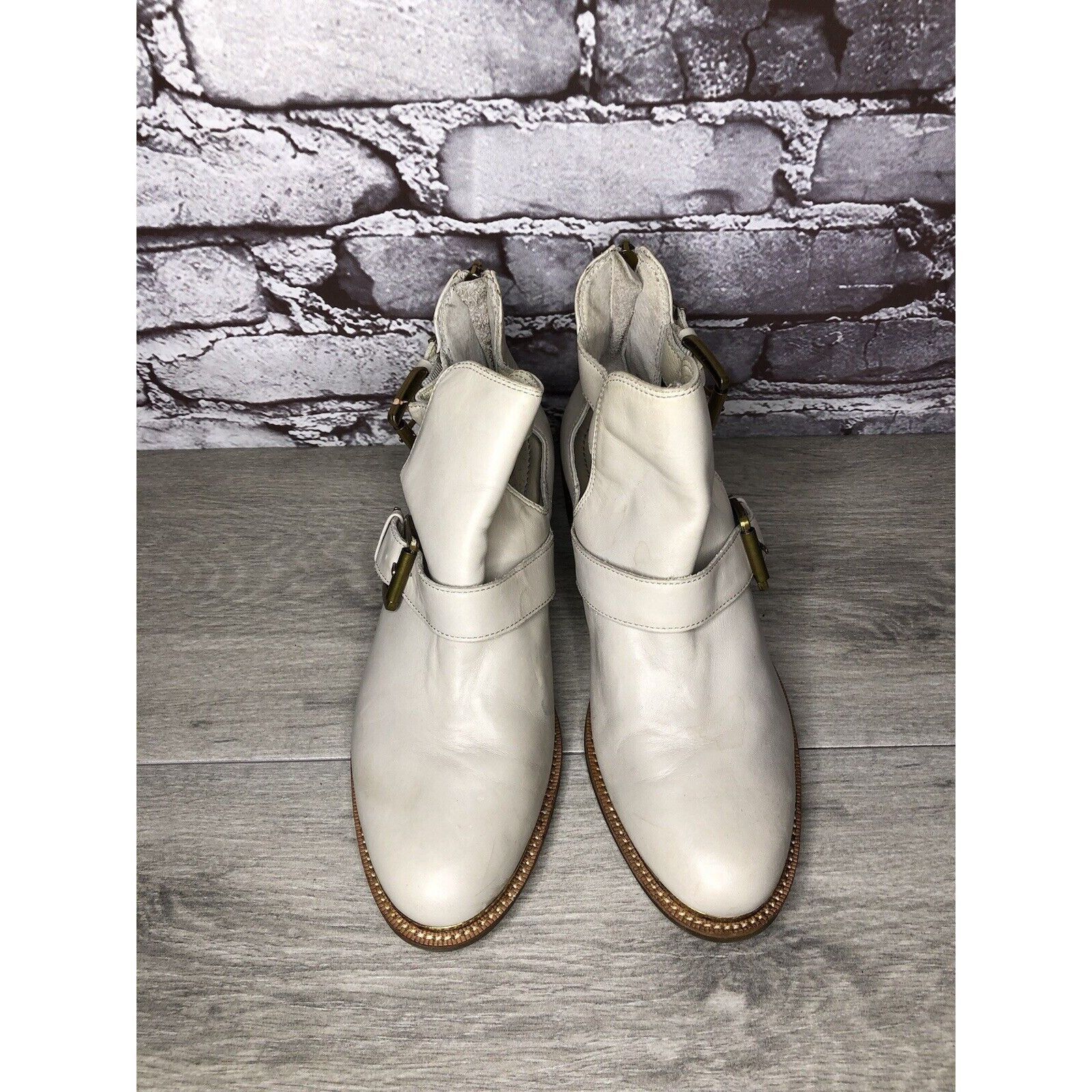 Elliott Elliot Lucca Ivory Leather Anthropologie Gold Buckle Heel Bo Size US 7 / IT 37 - 21 Thumbnail