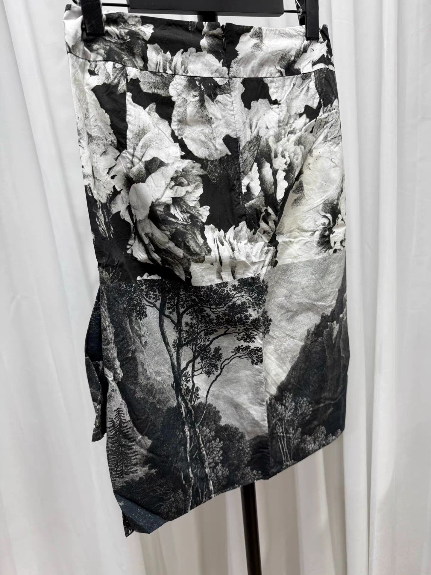 Dries Van Noten Dries van noten Printed Ruffle Hem Bodycon Skirt K20 Size 25" / US 0 / IT 36 - 5 Thumbnail