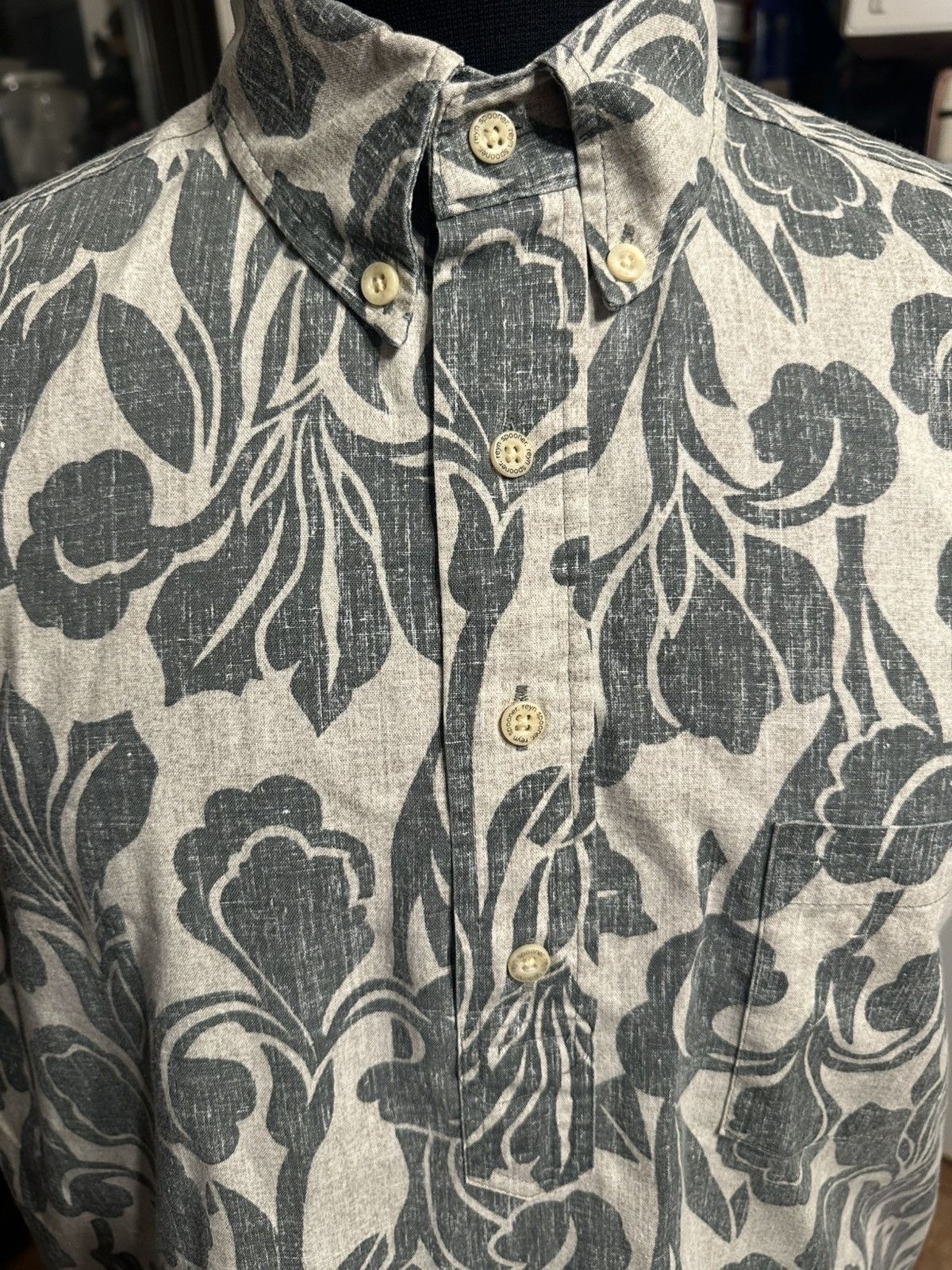Reyn Spooner Reyn Spooner Gray Hawaiian Print 3/4 Button Men's Medium Size US M / EU 48-50 / 2 - 3 Thumbnail