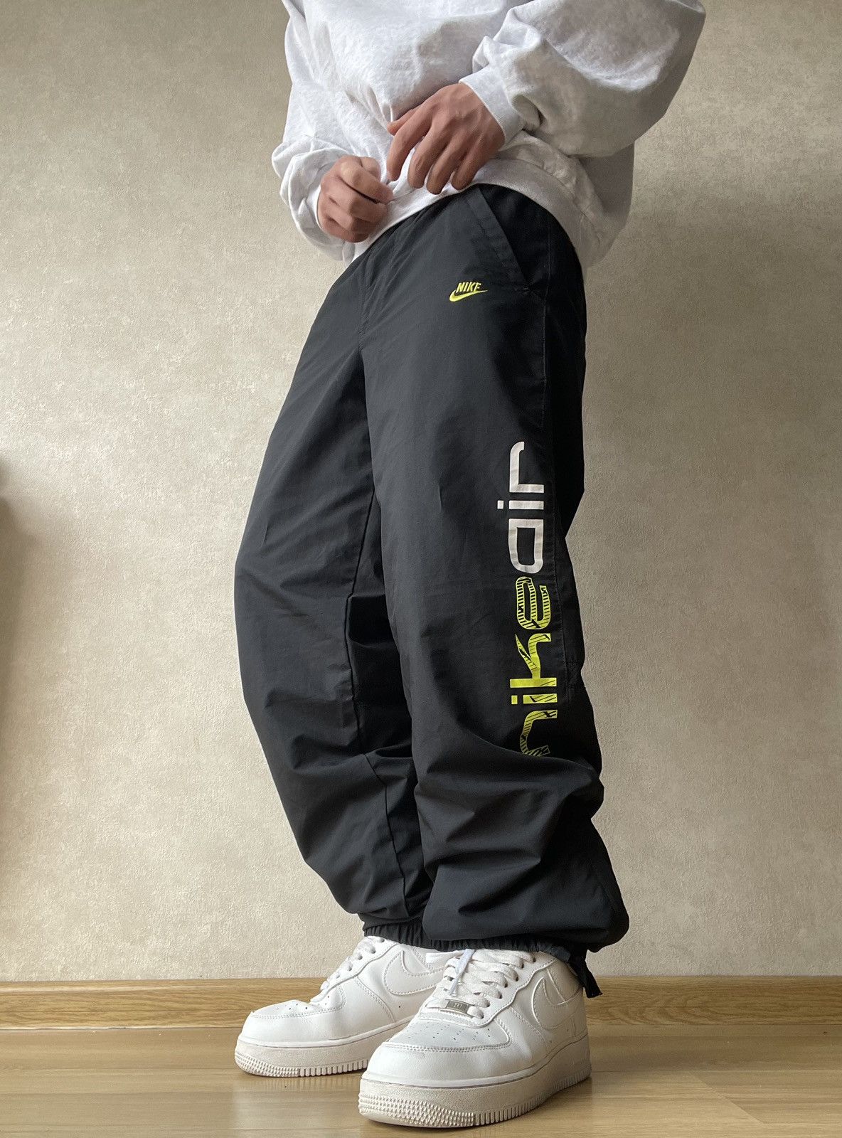 Nike Vintage Nike Air Logo Baggy Parachute Track Pants Size S Size US 34 / EU 50 - 1 Thumbnail