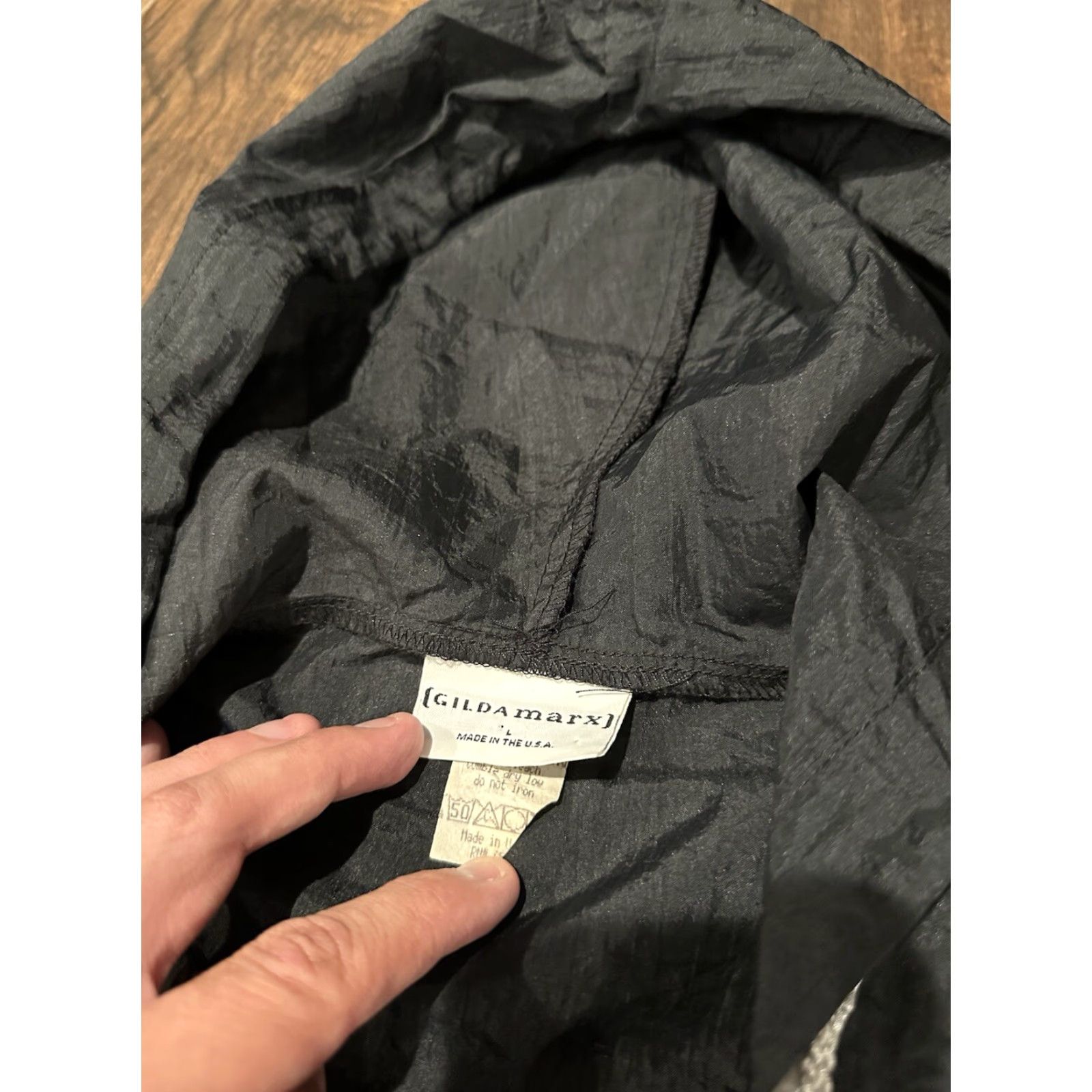 Vintage VINTAGE Gilda Marx Vest Women L Black Nylon Windbreaker USA USA Pattern Solid Sleeveless Button Drawstring Size L / US 10 / IT 46 - 4 Thumbnail