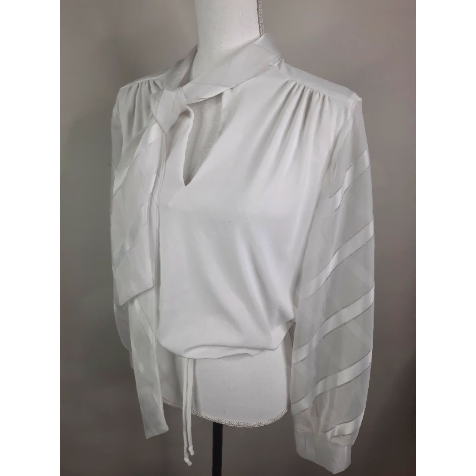 Vintage VINTAGE L2S 70s Blouse Shirt Disco Long Sleeve White V Neck Embellished M/L Womanly Shirt Size M / US 6-8 / IT 42-44 - 5 Thumbnail