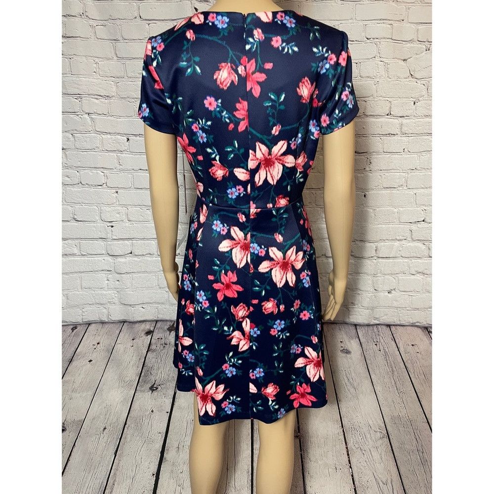 Vince Camuto NWT New Vince Camuto Floral Short Sleeve Scuba Fit & Flare Size XS / US 0-2 / IT 36-38 - 7 Thumbnail