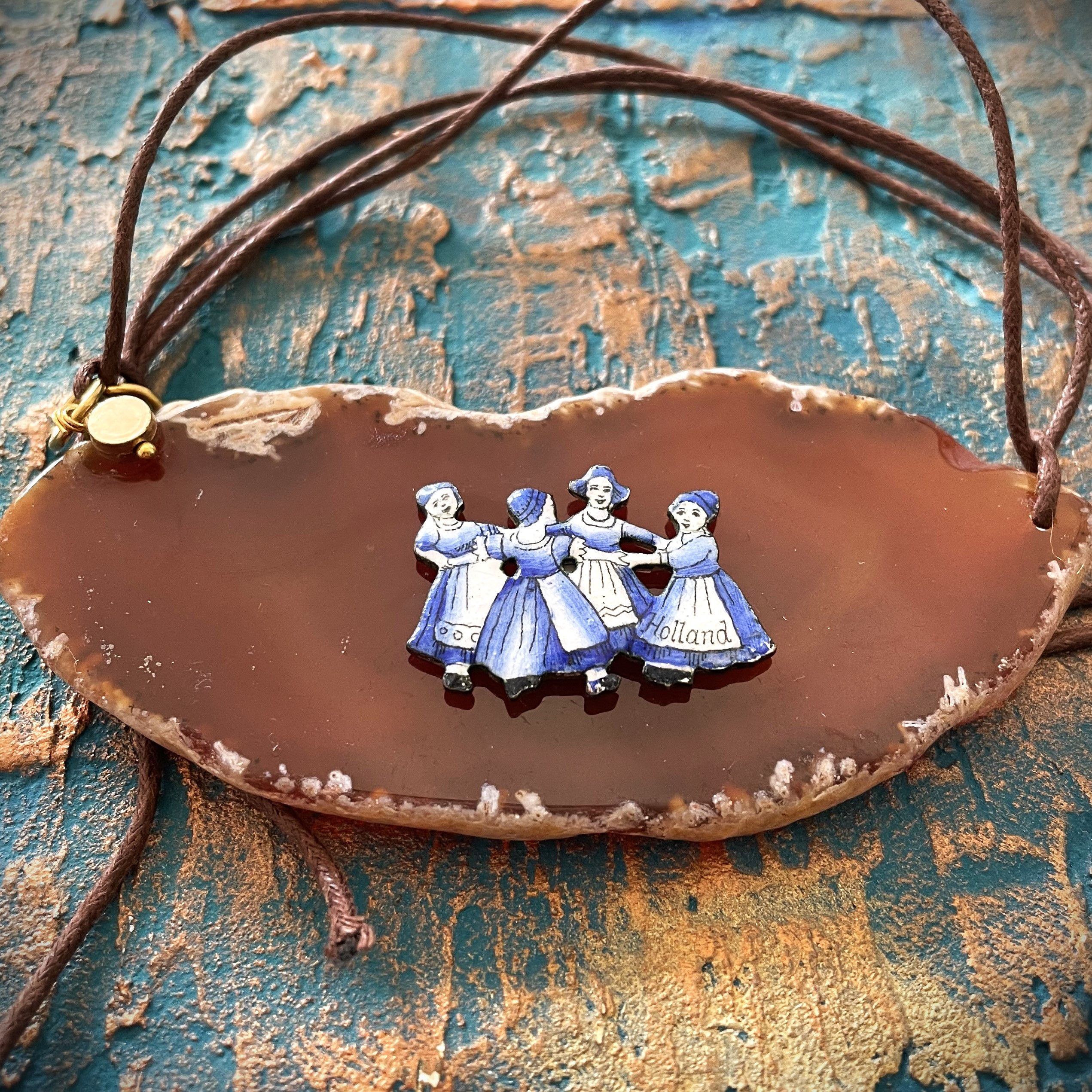 Other Agate pendant with vintage Dutch accent on leather cord. Size ONE SIZE - 3 Thumbnail