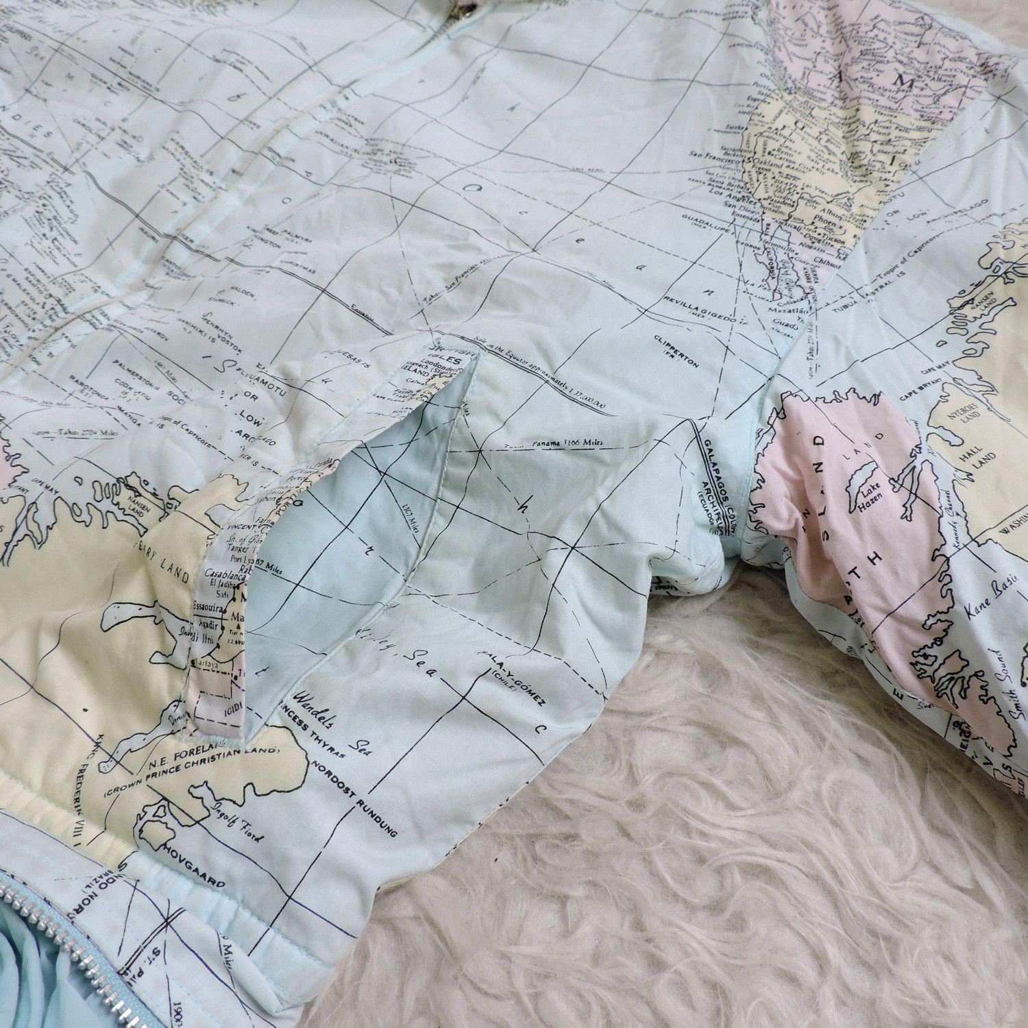 Issey Miyake ISSEY MIYAKE WORLD MAP REVERSIBLE BOMBER FUR JACKET Size M / US 6-8 / IT 42-44 - 11 Thumbnail