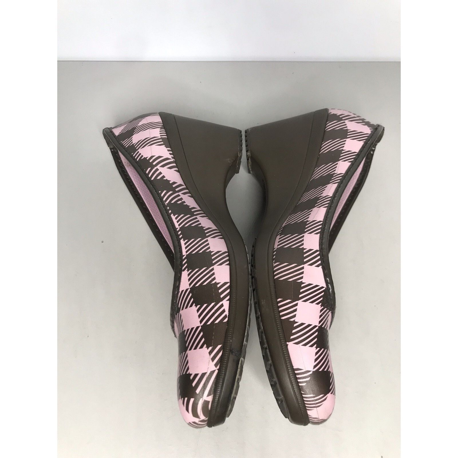 Crocs Crocs Pink Brown Plaid Rubber SlipOn Pump Casual Wedge Shoes Size US 9 / IT 39 - 7 Thumbnail