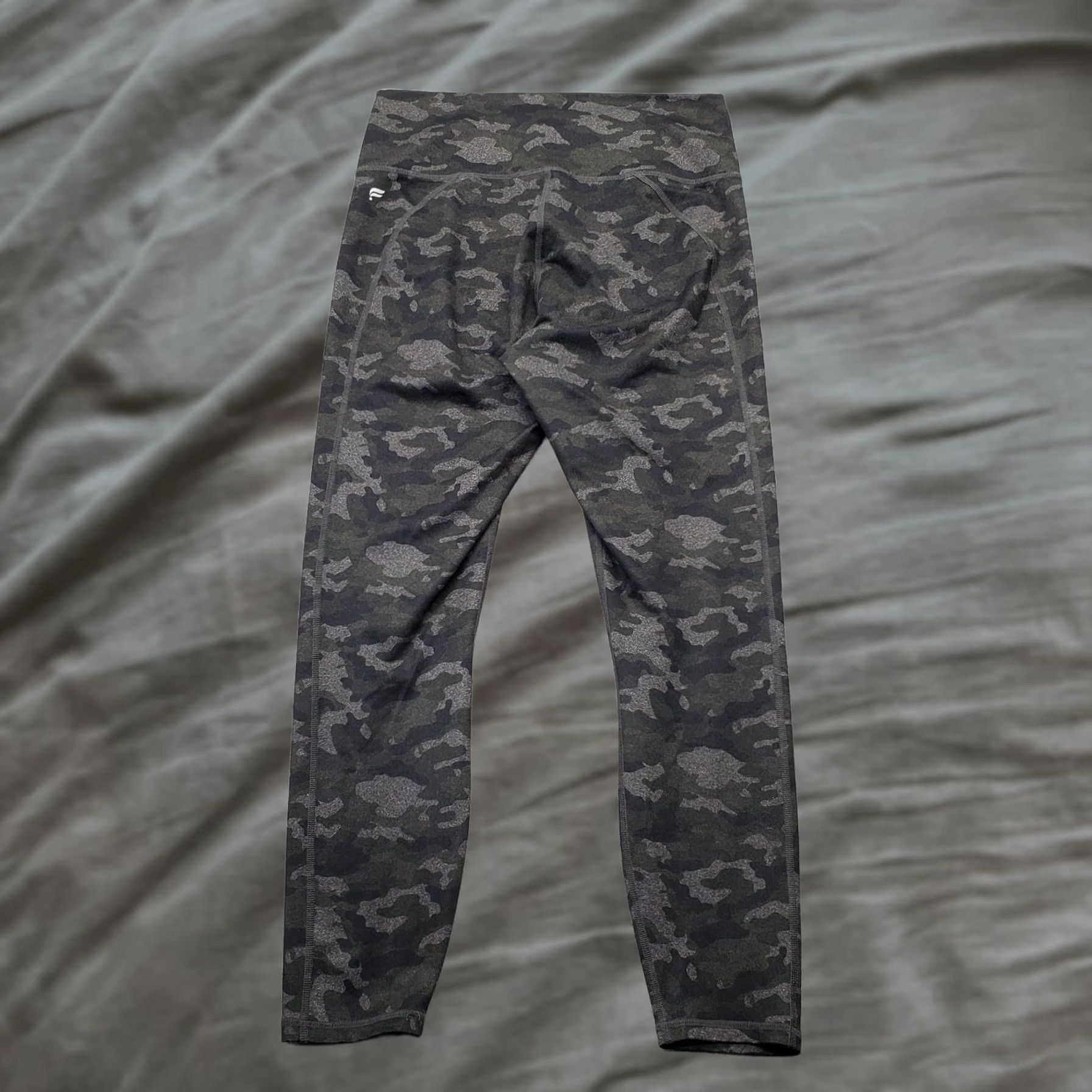 Fabletics Fabletics Powerhold Leggings Women Size M Camouflage Multi Stretch Elastic Waist Size 32" / US 10 / IT 46 - 1 Thumbnail