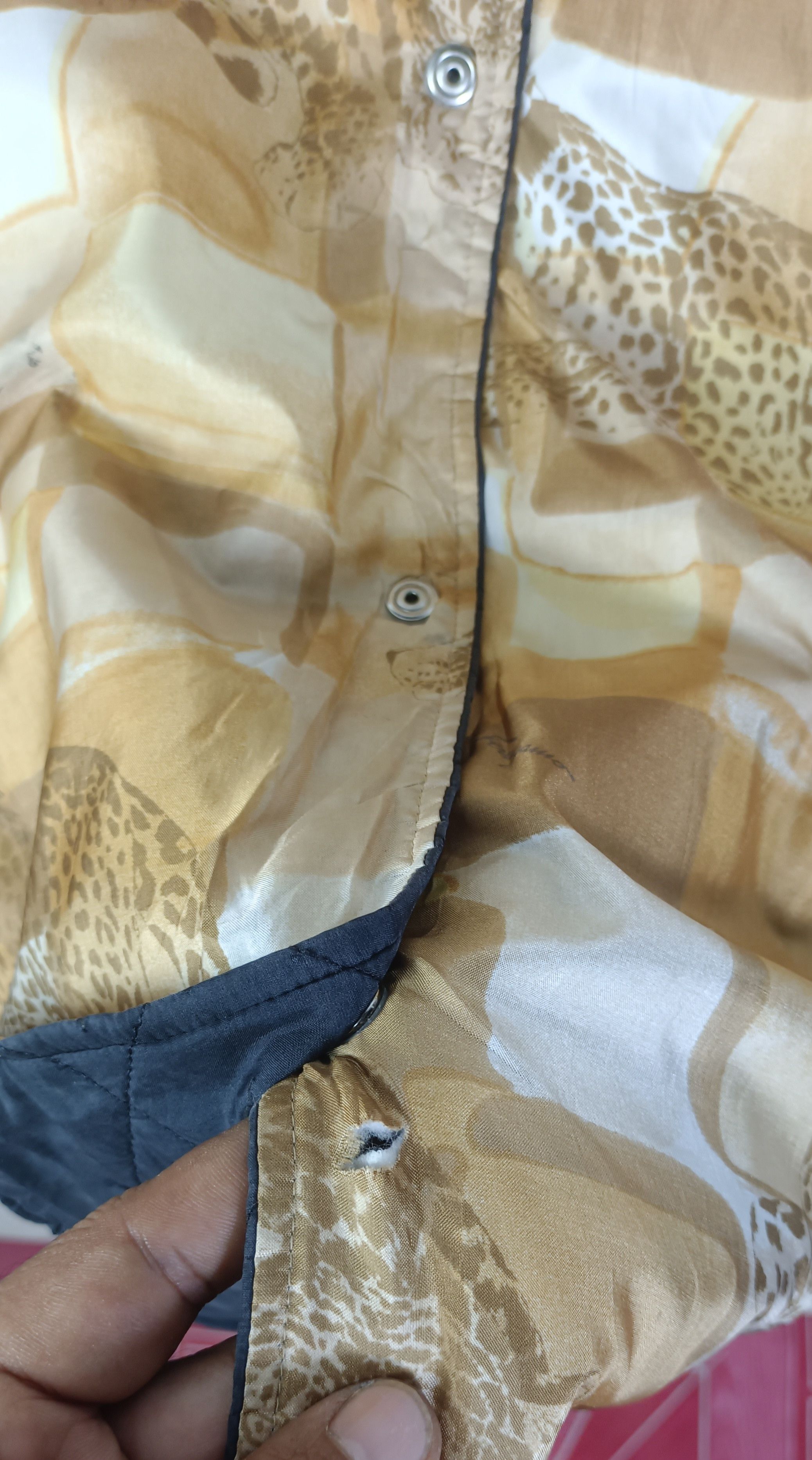 Salvatore Ferragamo Vintage Salvatore Ferragamo Leopard Silk Quilted Jacket Size US M / EU 48-50 / 2 - 14 Thumbnail