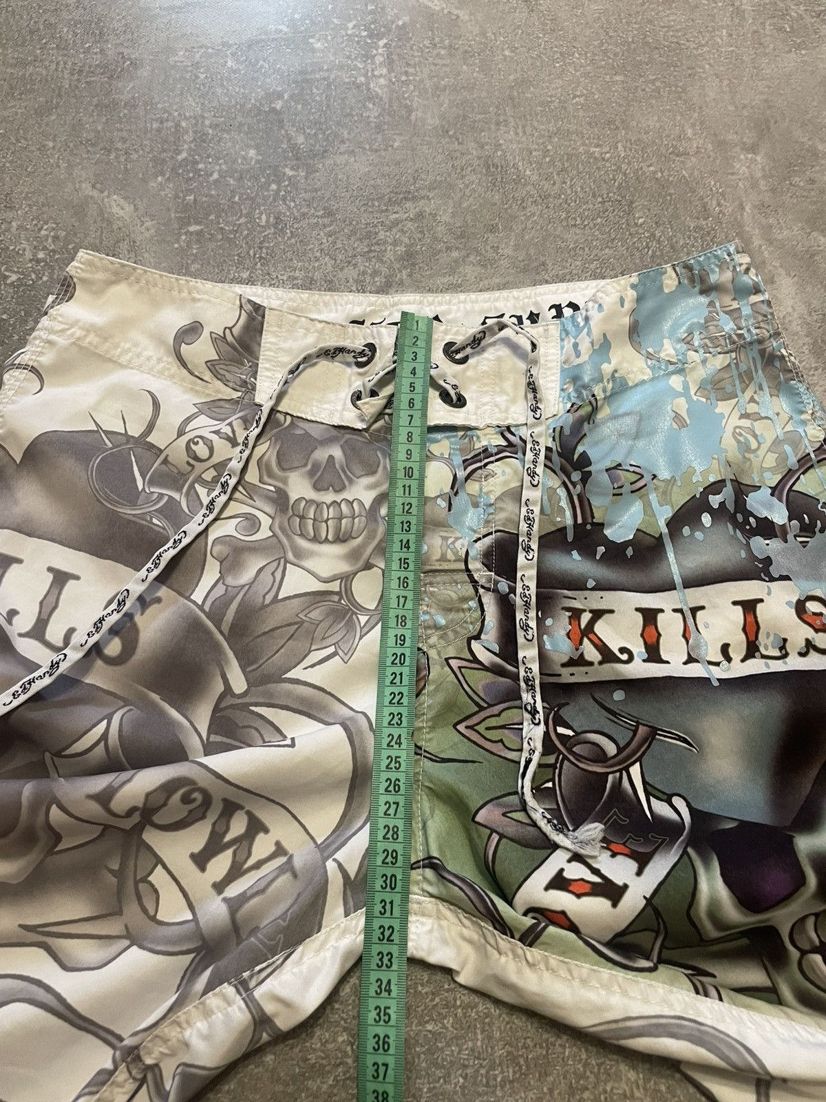 Ed Hardy × Vintage Vintage Ed Hardy Skulls Y2K Shorts Size US 32 / EU 48 - 22 Thumbnail