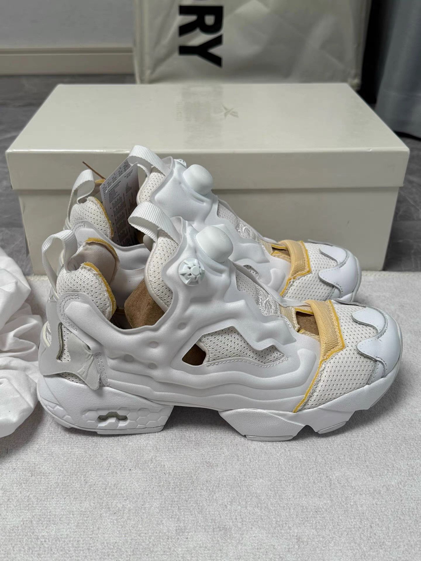 Maison Margiela Maison Margiela × Reebok White Cutout Sneakers K6 Size US 6.5 / IT 36.5 - 3 Thumbnail