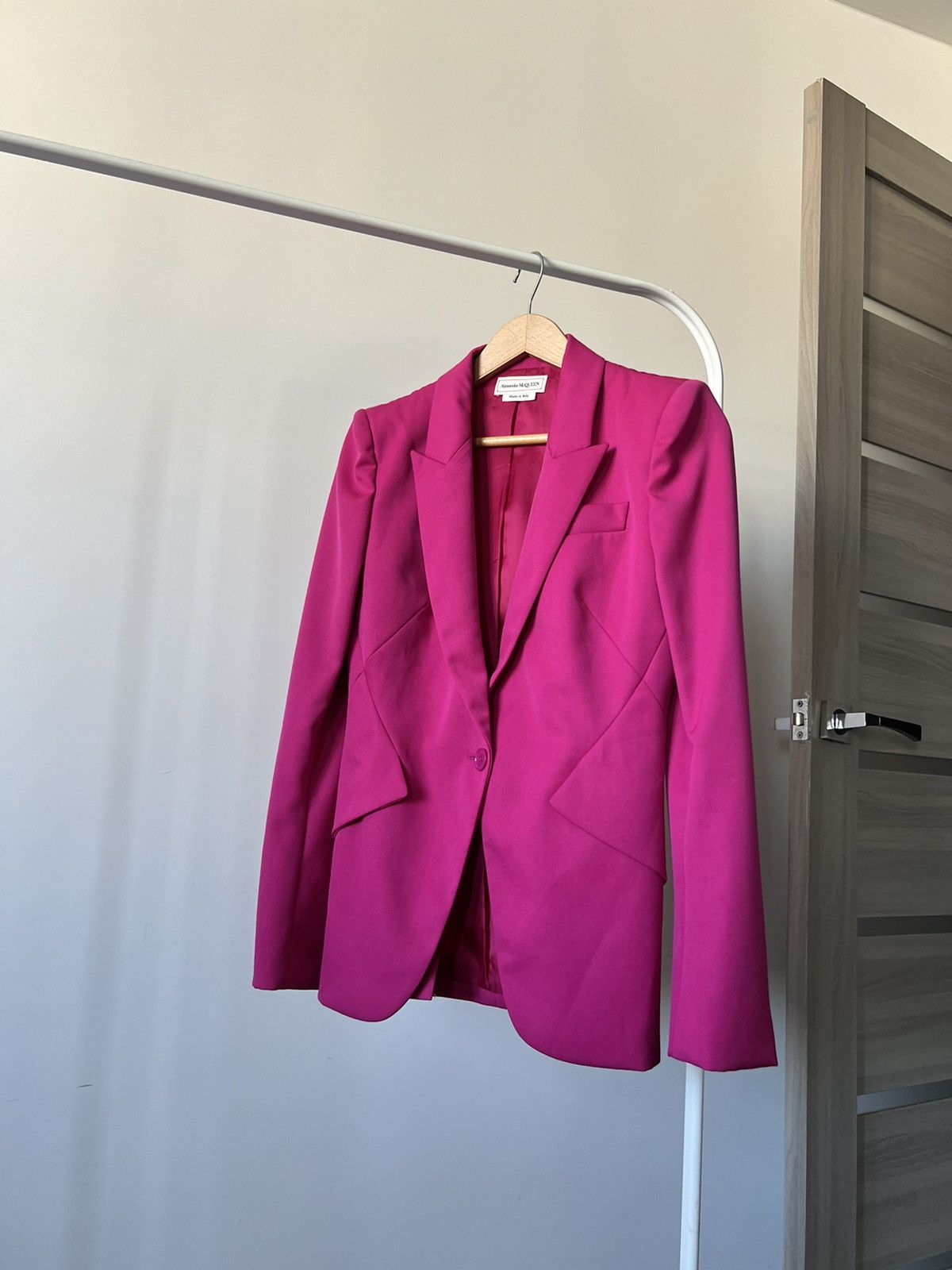 Alexander McQueen ALEXANDER MCQUEEN SHOULDER ONE BUTTON JACKET PINK 3000$ RRP Size M / US 6-8 / IT 42-44 - 17 Thumbnail