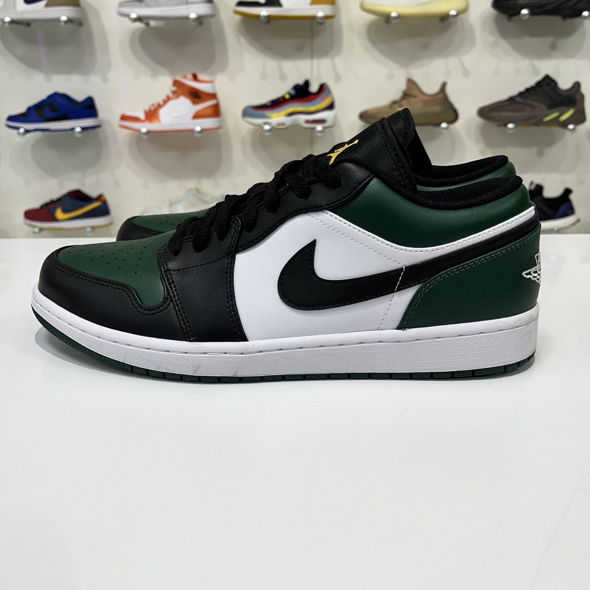Nike Air Jordan 1 Low Green Toe Size US 12 / EU 45 - 3 Thumbnail
