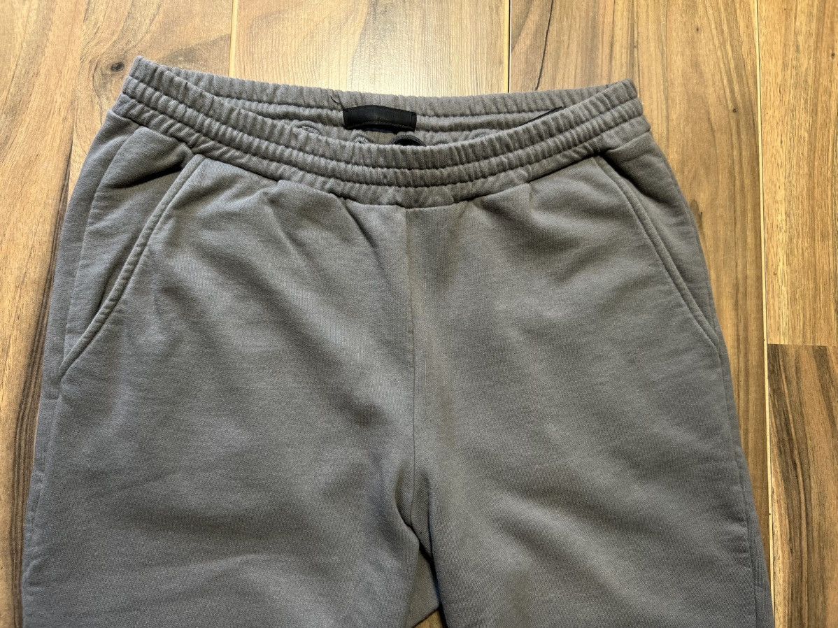 Prada Prada red tap pants joggers sweat Size US 30 / EU 46 - 7 Thumbnail