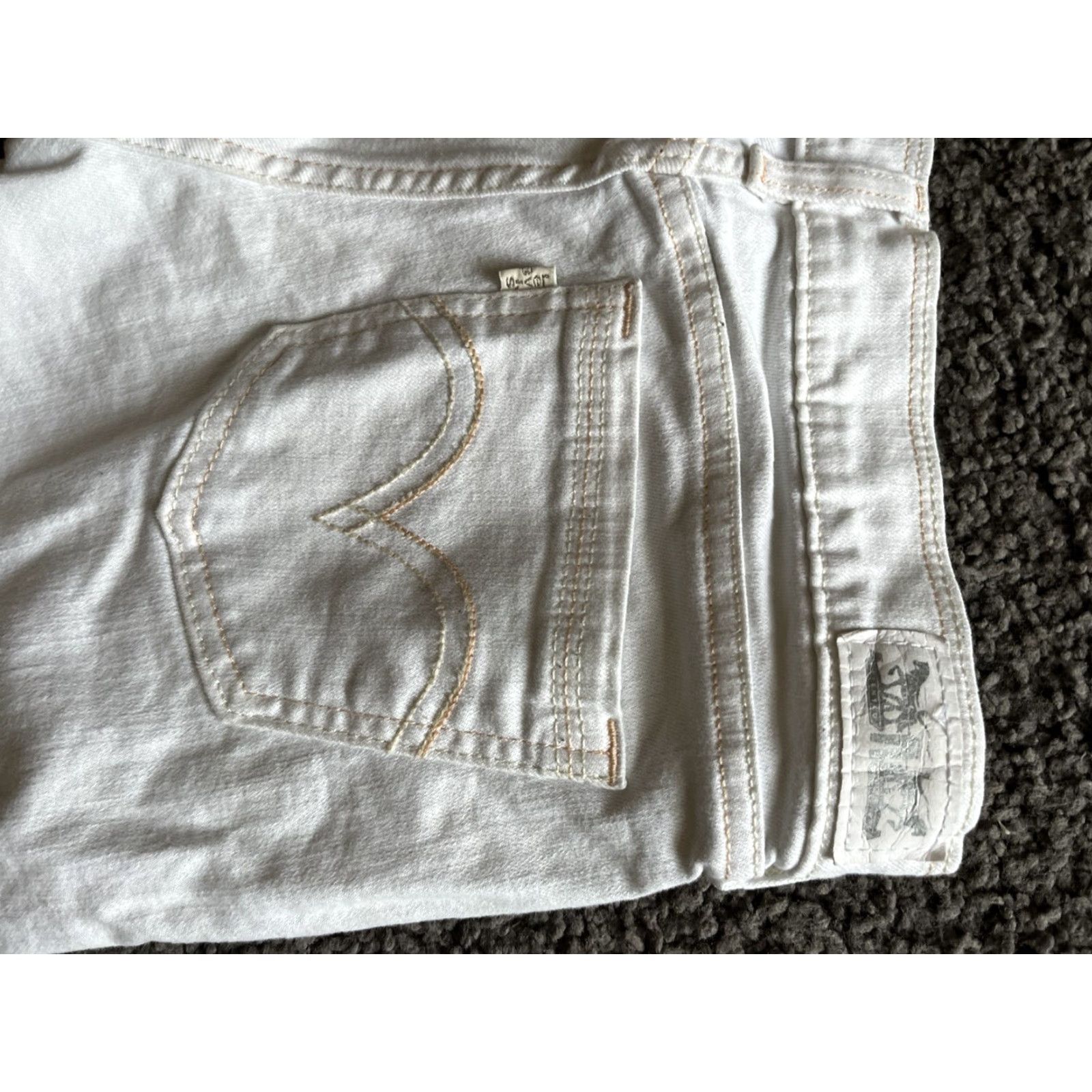Levi's VINTAGE Levi's White Denim Shorts 28 Womens Bermuda 90s Cuffed Mid Rise Slim Fit Regular Size 28 White Denim Shorts Womens Size 28" / US 6 / IT 42 - 3 Thumbnail
