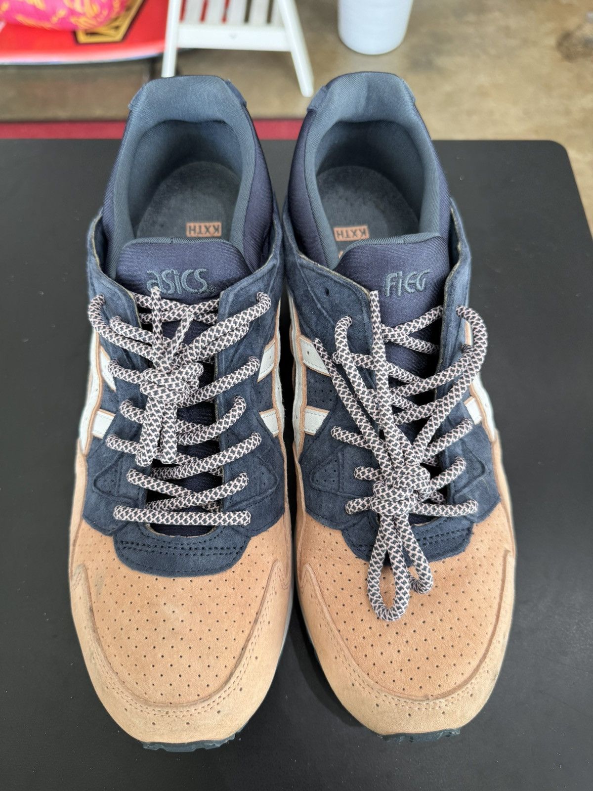 Asics × Kith ASICS Gel-Lyte V Kith Salmon Toe Size 10.5 (2021) Size US 10.5 / EU 43-44 - 2 Thumbnail