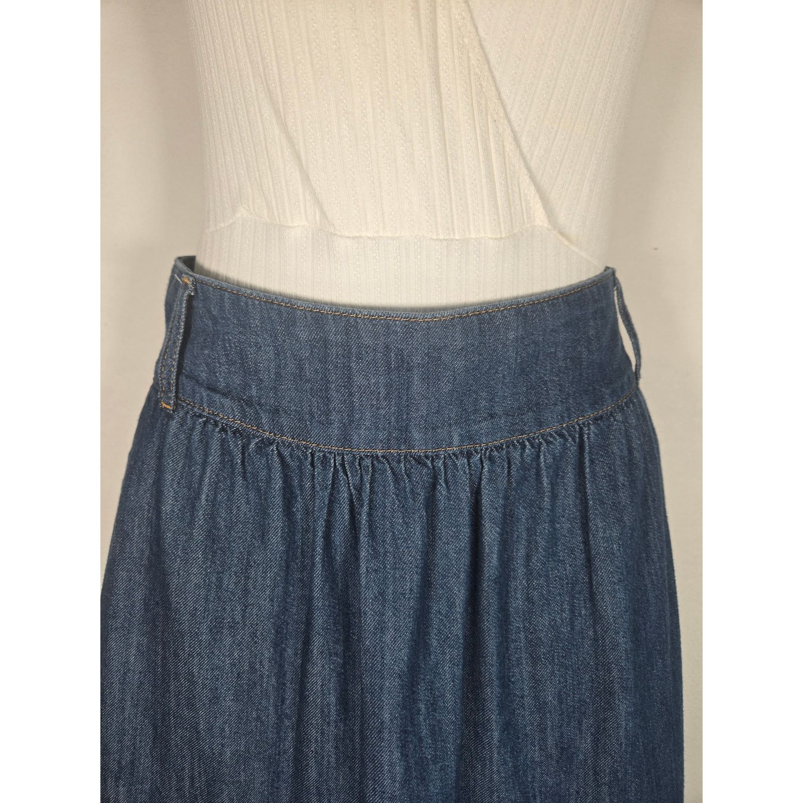 Boden Boden Denim Tiered Skirt Size 10P Size 32" / US 10 / IT 46 - 2 Thumbnail