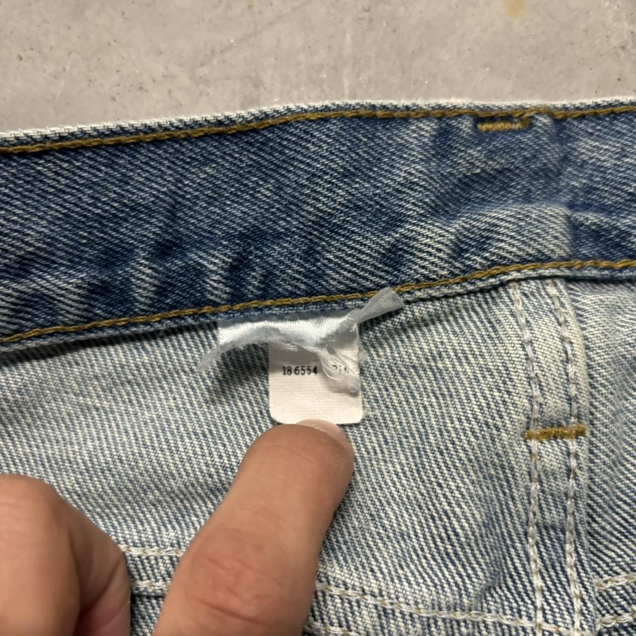 Carhartt × Vintage Crazy Vintage Y2K/2000s Medium Wash Carhartt Workwear Essential Denim Jeans! Size US 35 - 8 Thumbnail