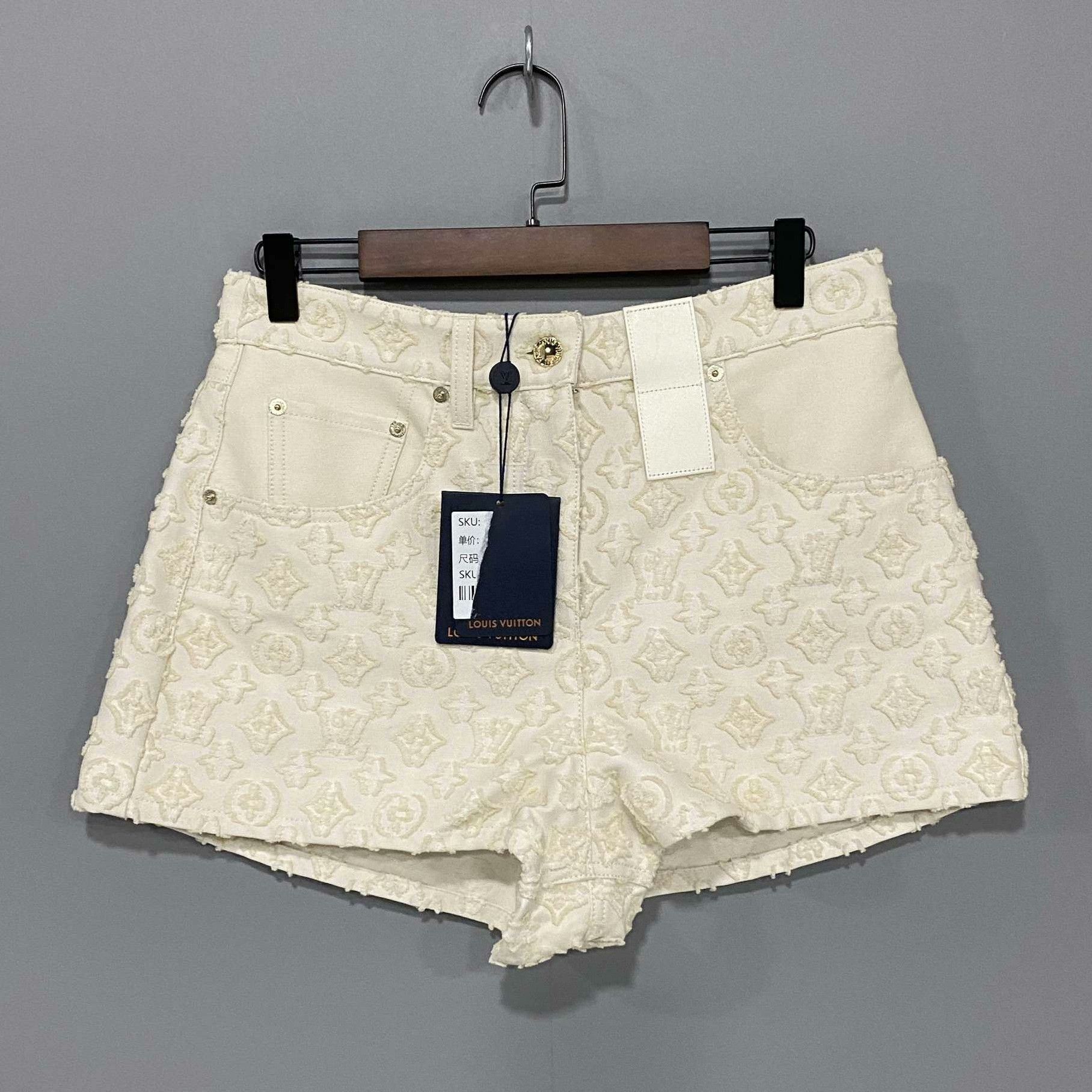 Louis Vuitton Louis Vuitton Pants 25 Women Size 25" / US 0 / IT 36 - 1 Thumbnail
