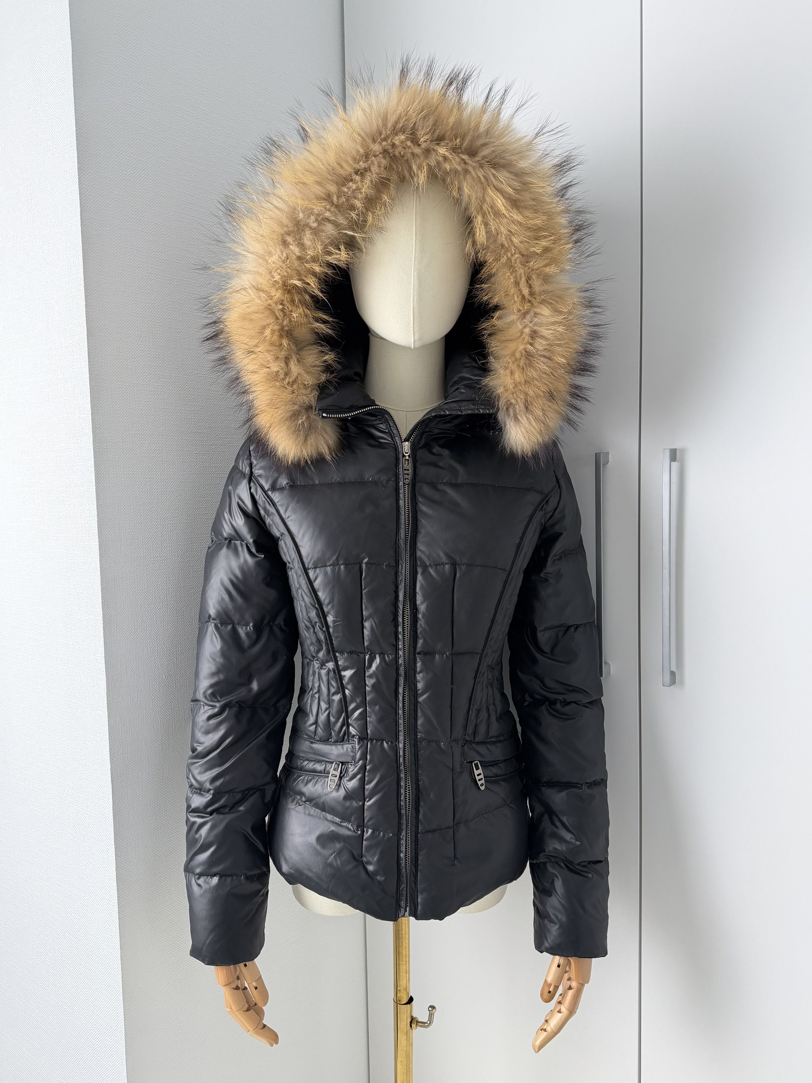Vintage Y2K Puffer Jacket Women Hooded Quilted Coat Fur Trim Fitted Size S / US 4 / IT 40 - 2 Thumbnail