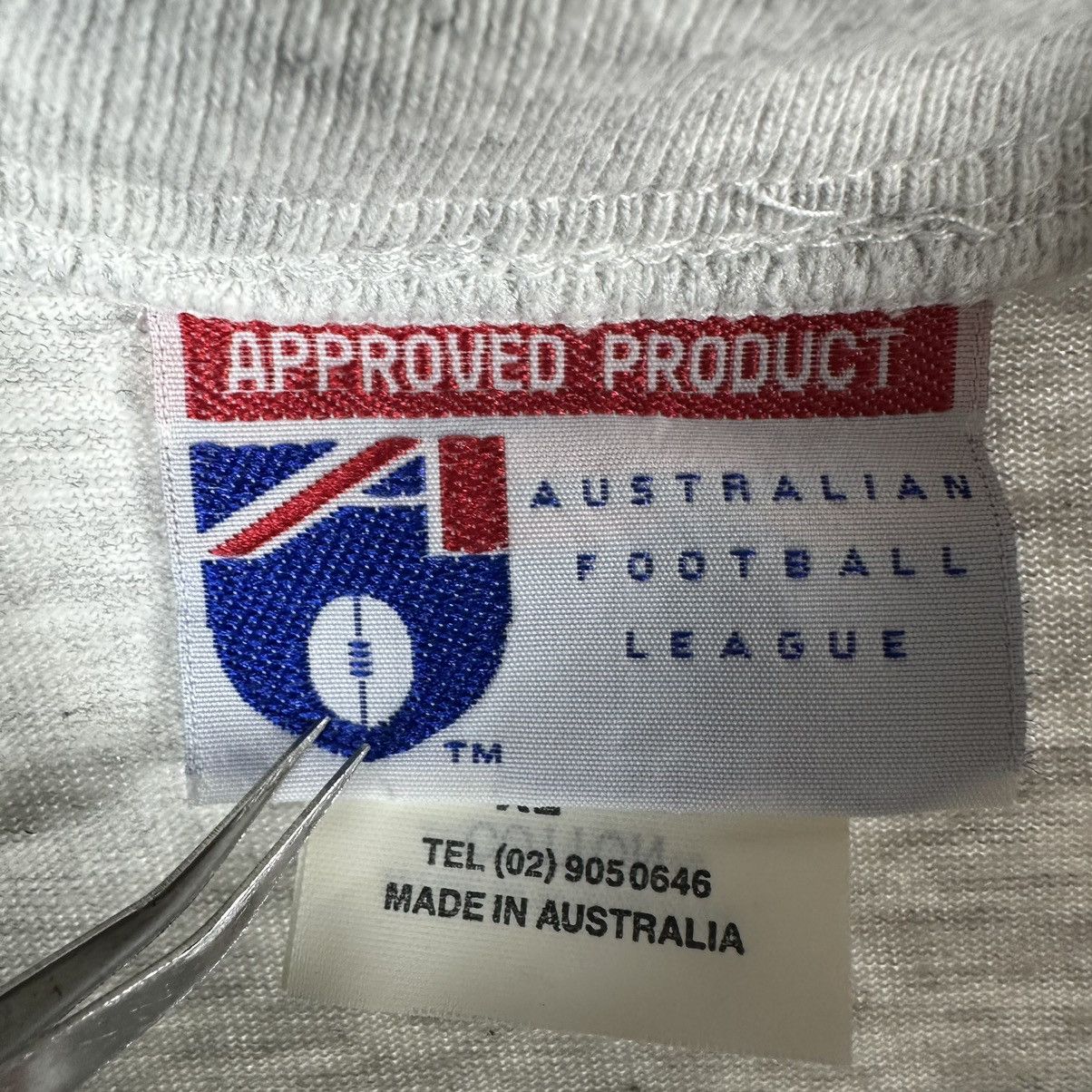 Other × Vintage Vintage 90s Essendon Bombers Australian Football AFL T-shirt Size US L / EU 52-54 / 3 - 4 Thumbnail