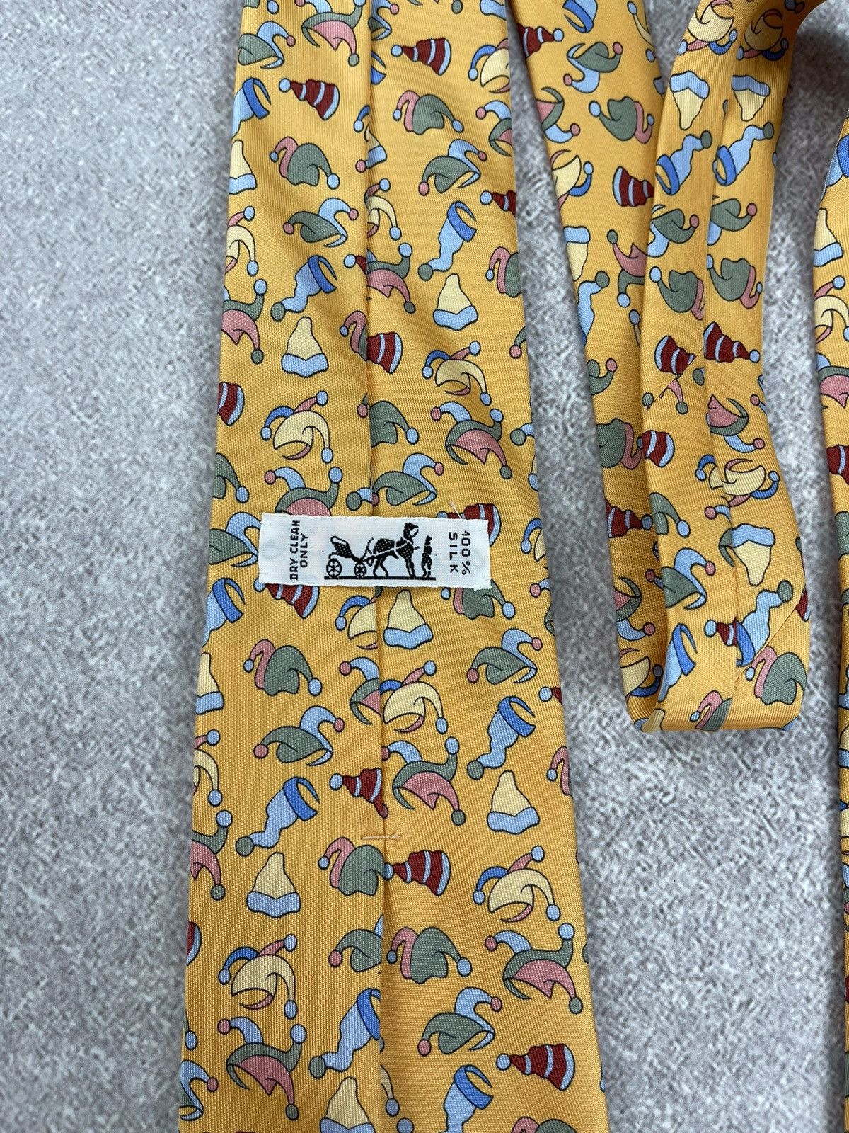 Hermes × Vintage Vintage Hermes Printed Silk Tie Yellow Size ONE SIZE - 10 Thumbnail