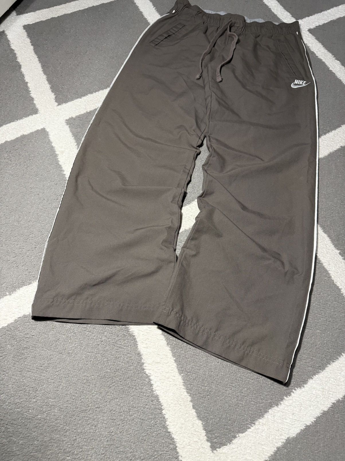 Nike × Vintage Vintage 00’s Y2K Nike Swoosh Loose Fit Sweatpants Brown Size 26" / US 2 / IT 38 - 5 Thumbnail
