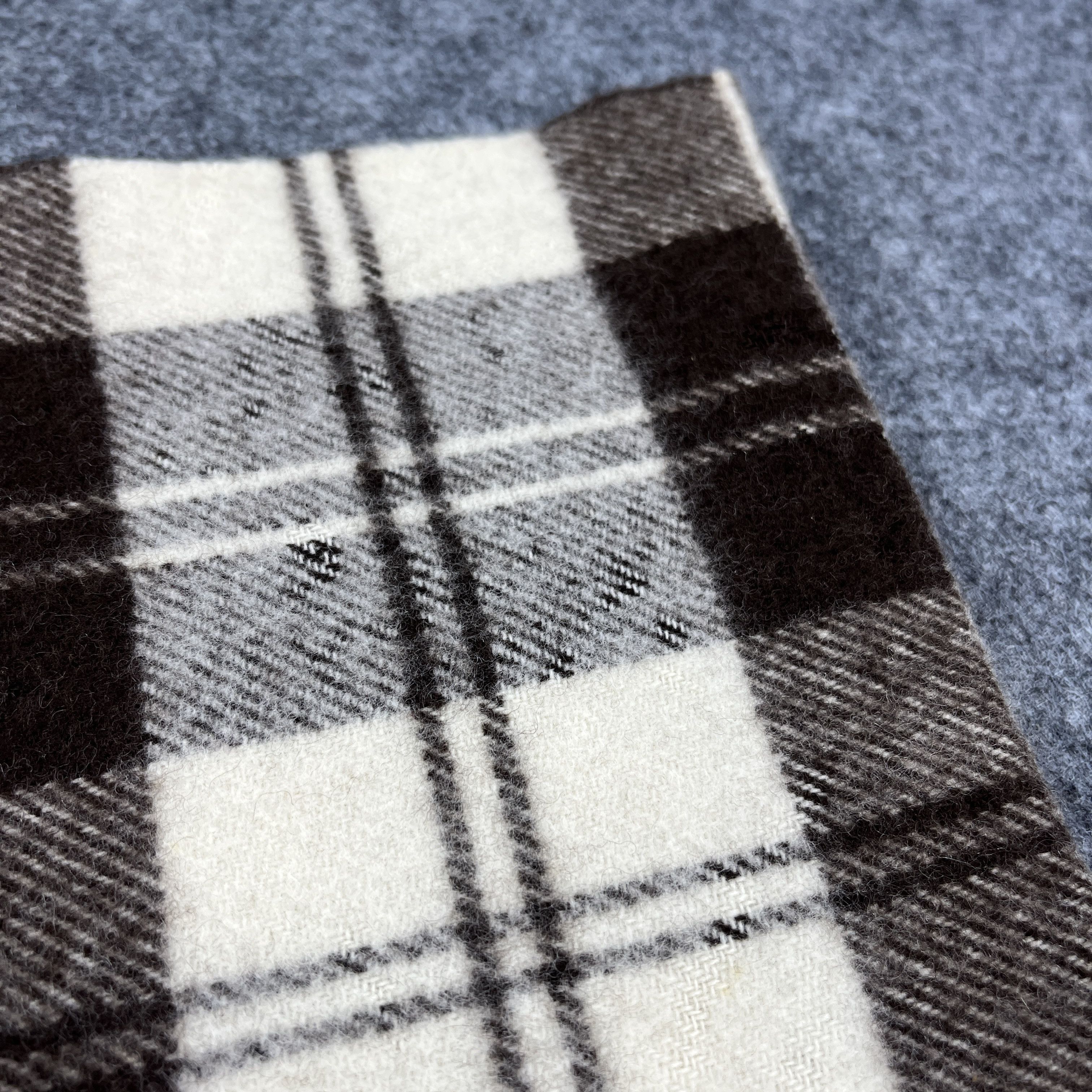 Johnstons Of Elgin Johnstons Of Elgin Scarf / Muffler / Neckwear T1541 Size ONE SIZE - 9 Thumbnail