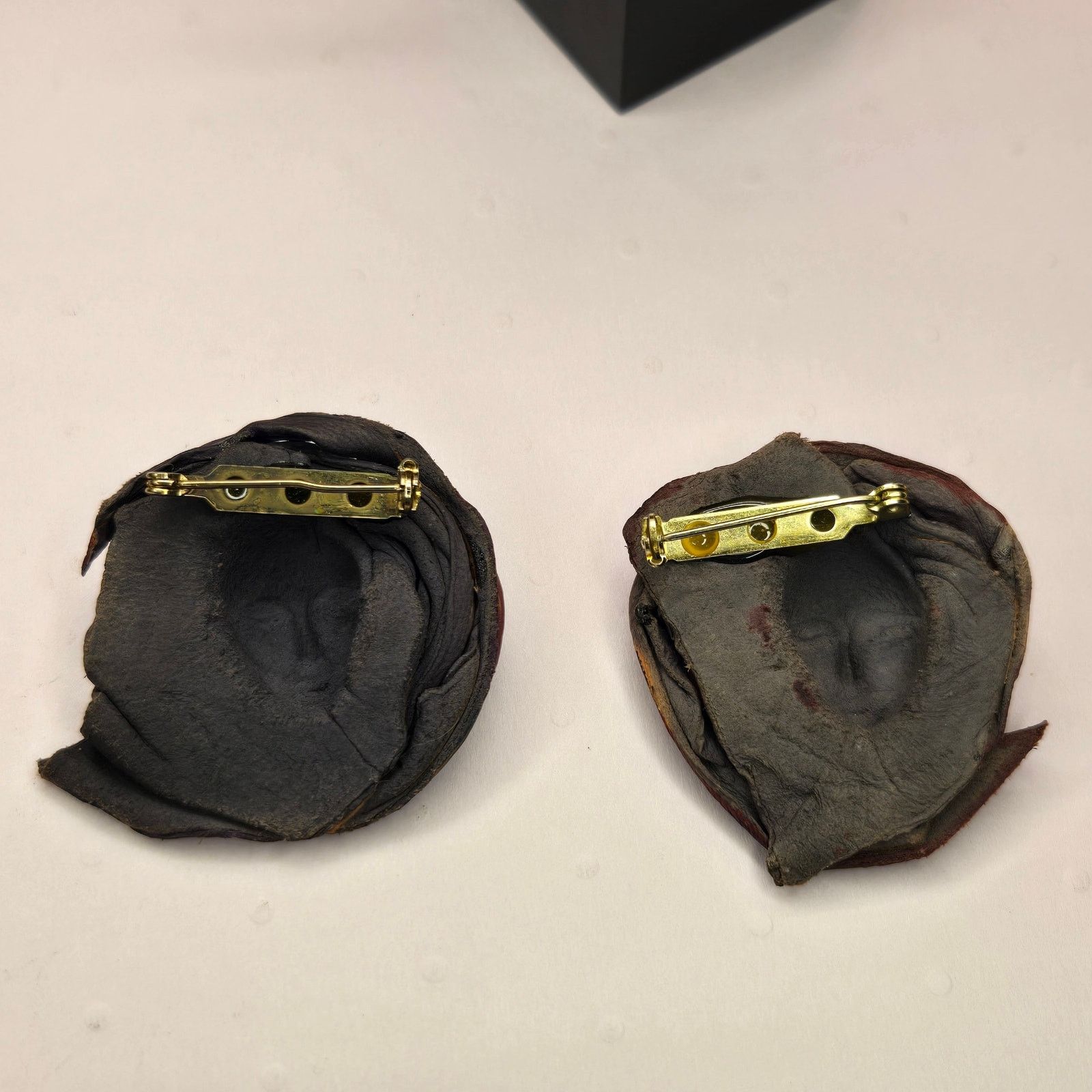 Leather Vintage Signed Sculpted Leather Face Bust & 2 Brooches Set Size ONE SIZE - 6 Thumbnail
